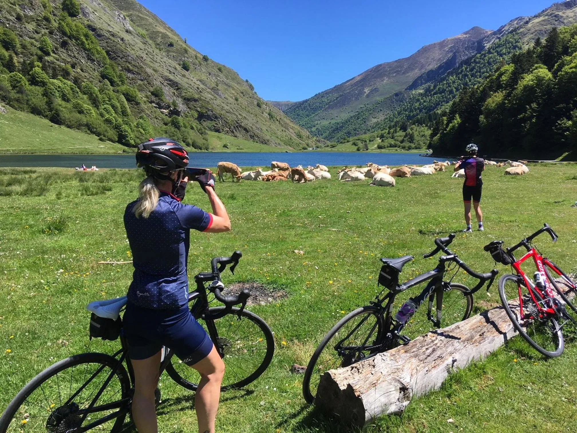 People in Au Primerose Hôtel