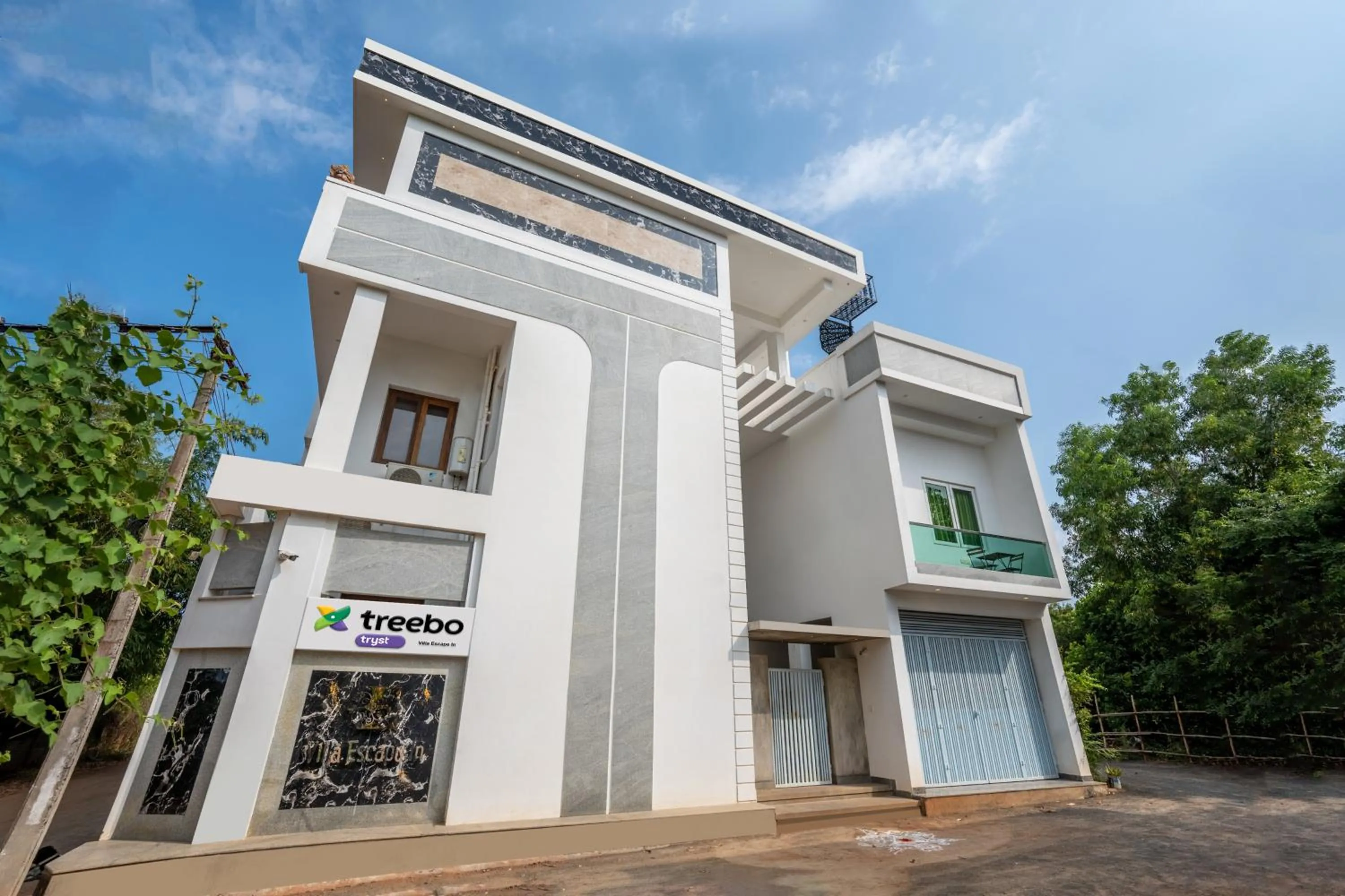 Facade/entrance in Treebo Premium Villa Escape In With Pool View