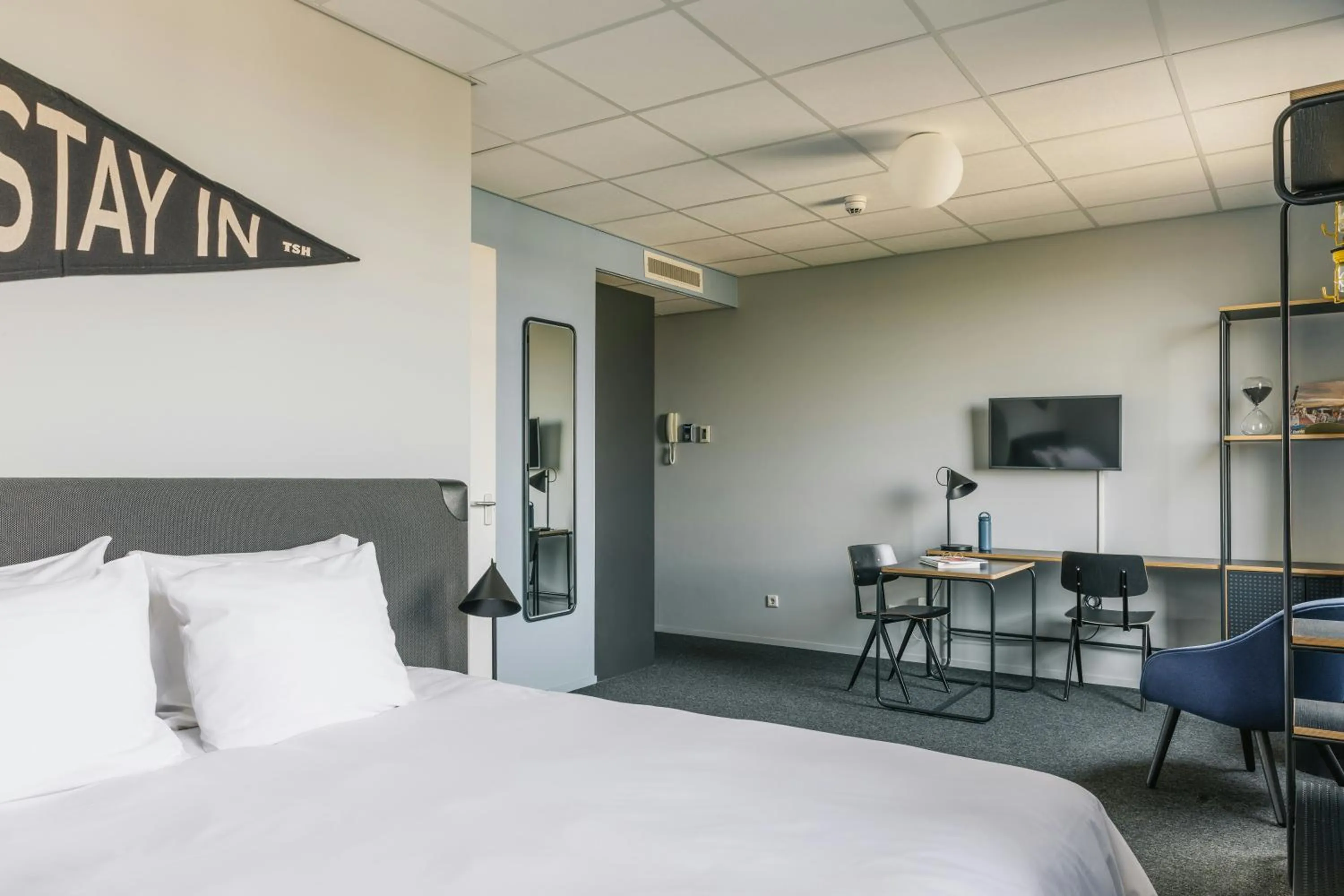 Photo of the whole room, Bed in The Social Hub Rotterdam