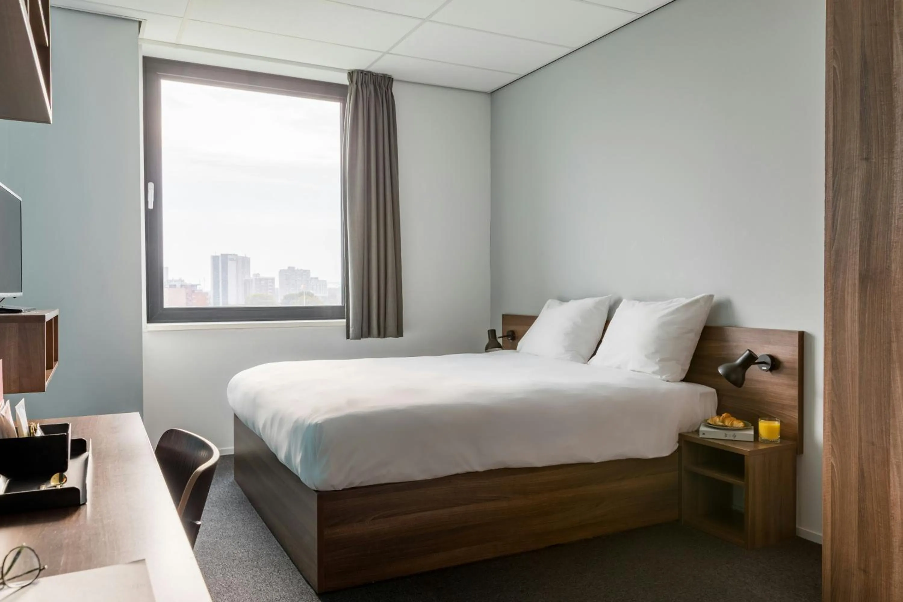 Photo of the whole room, Bed in The Social Hub Rotterdam