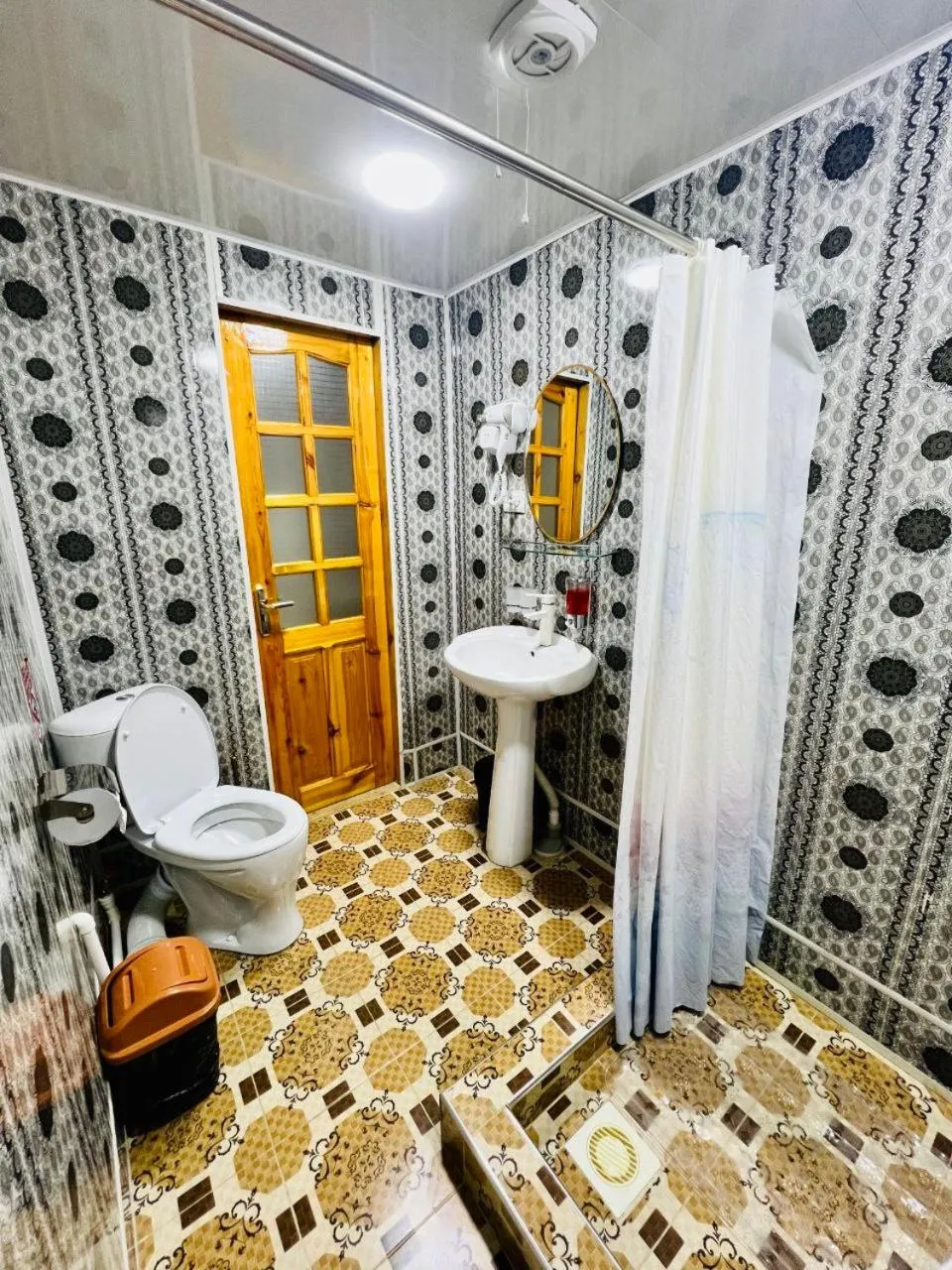 Shower in Gold Khiva