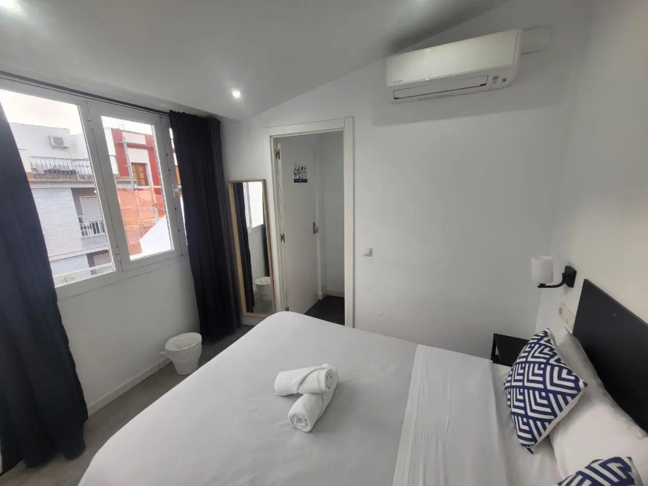 Bed in AYZ Frailes - Auto check-in property