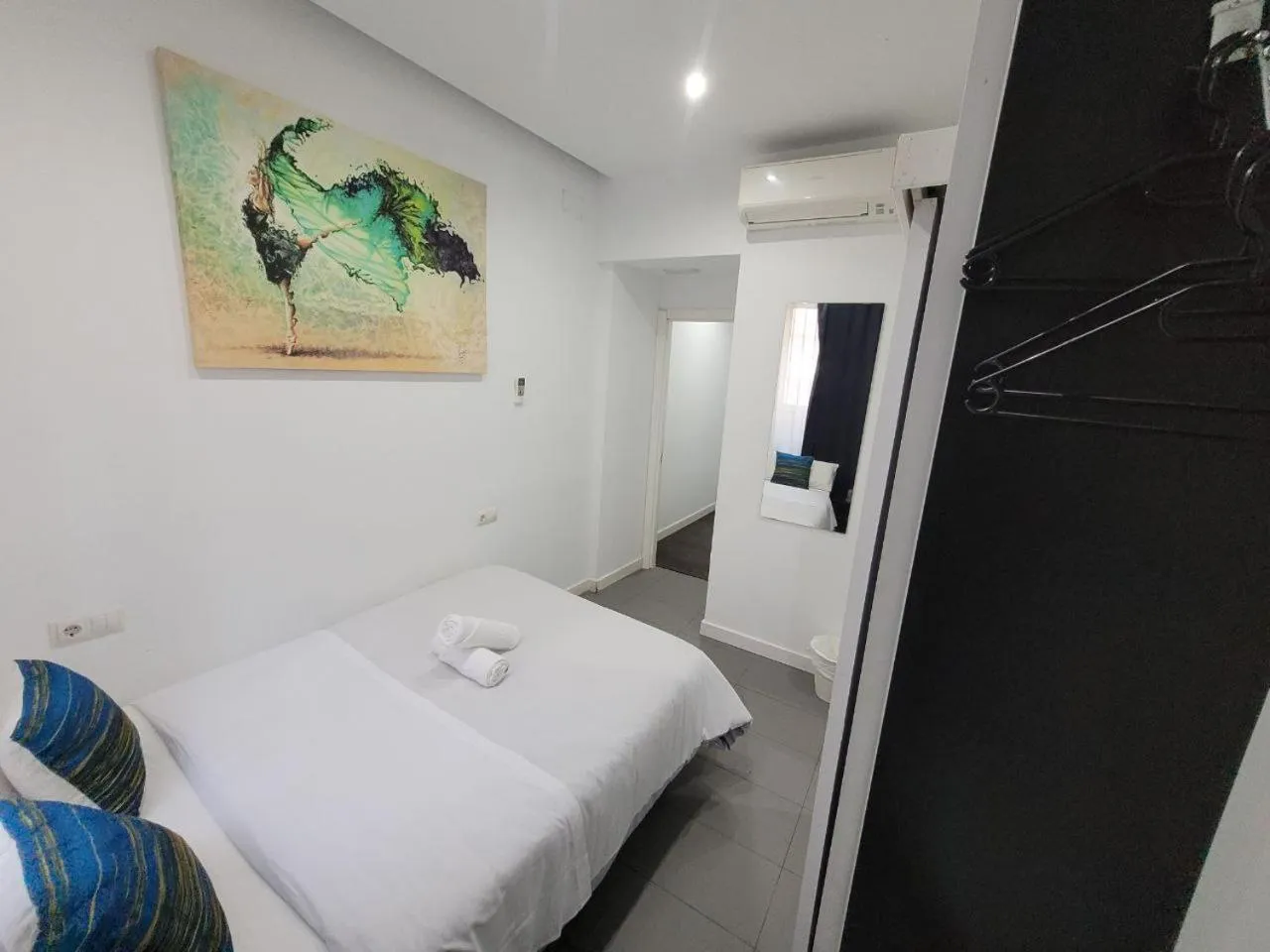 Bed in AYZ Frailes - Auto check-in property