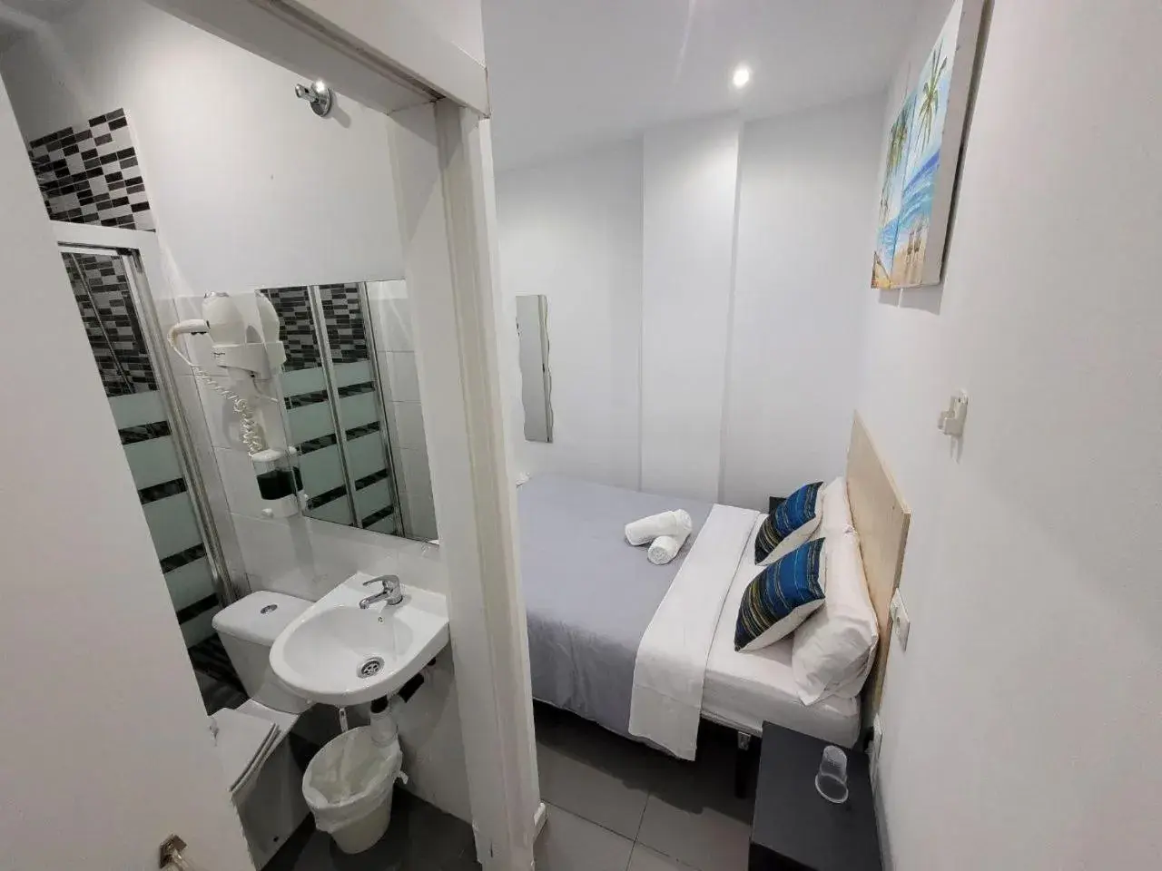 Economy Double Room in AYZ Frailes - Auto check-in property Economy Double Room in AYZ Frailes - Auto check-in property