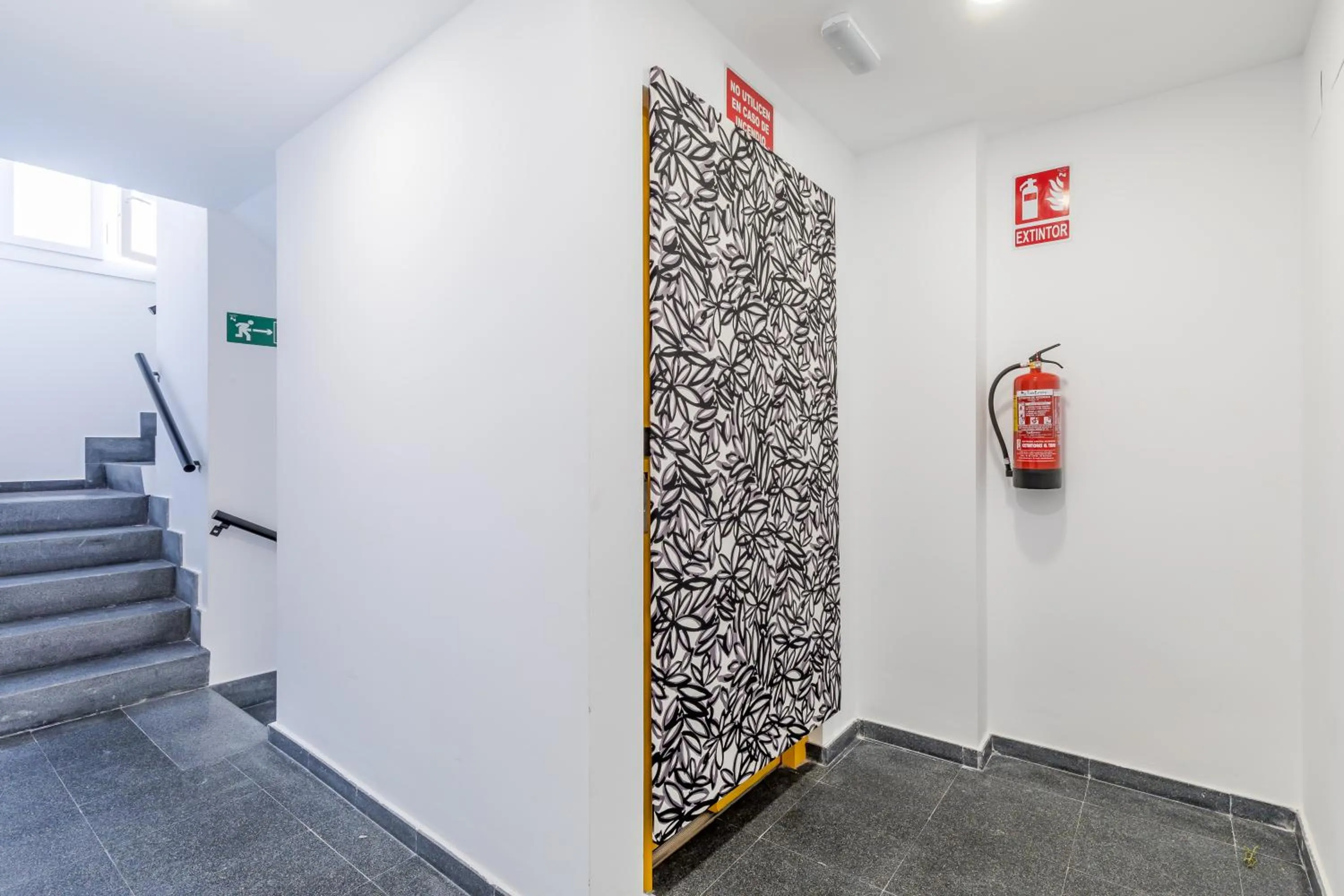 AYZ Villegas - Auto check-in property