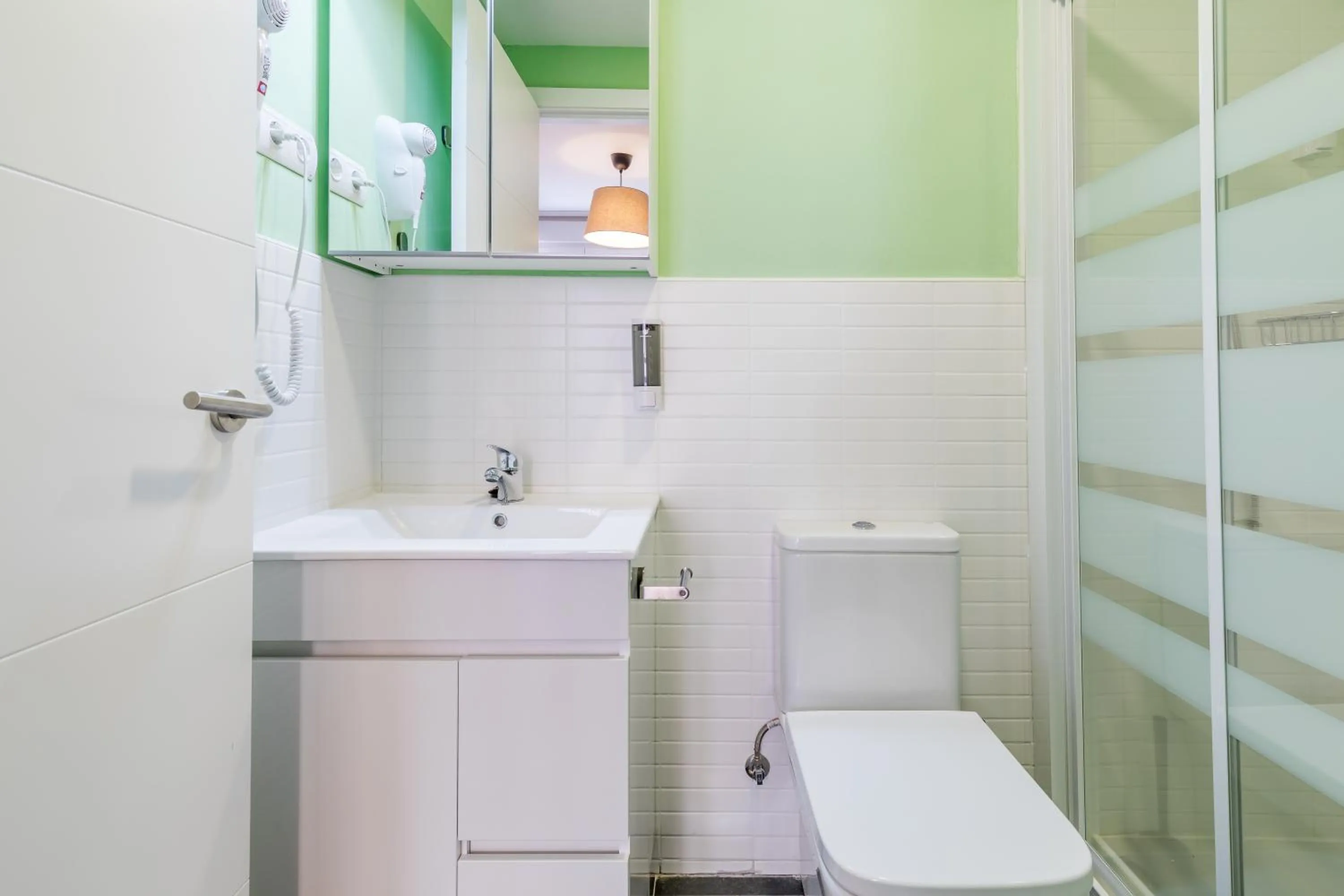 AYZ Villegas - Auto check-in property