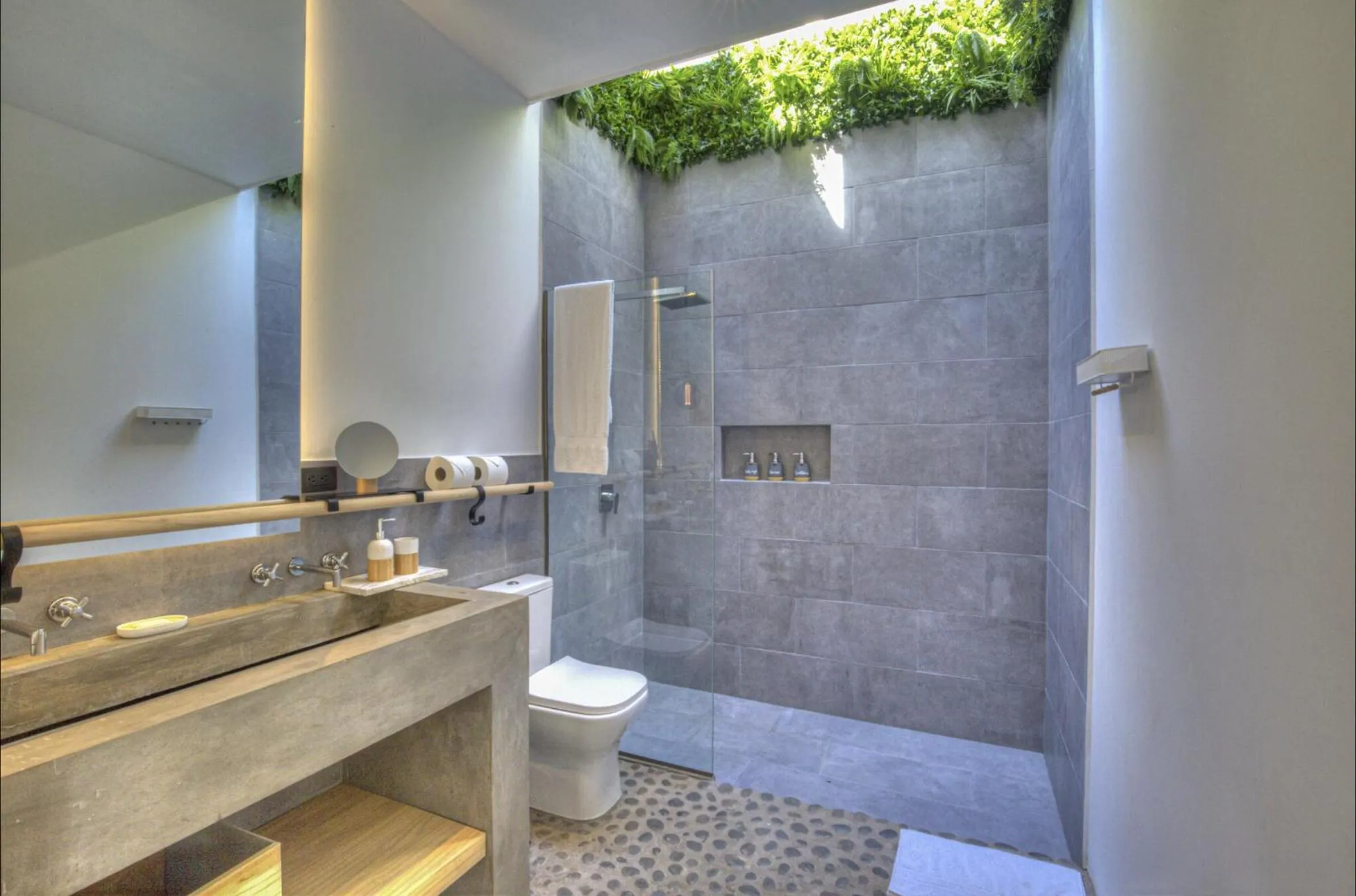 Bathroom in Garten Hotel