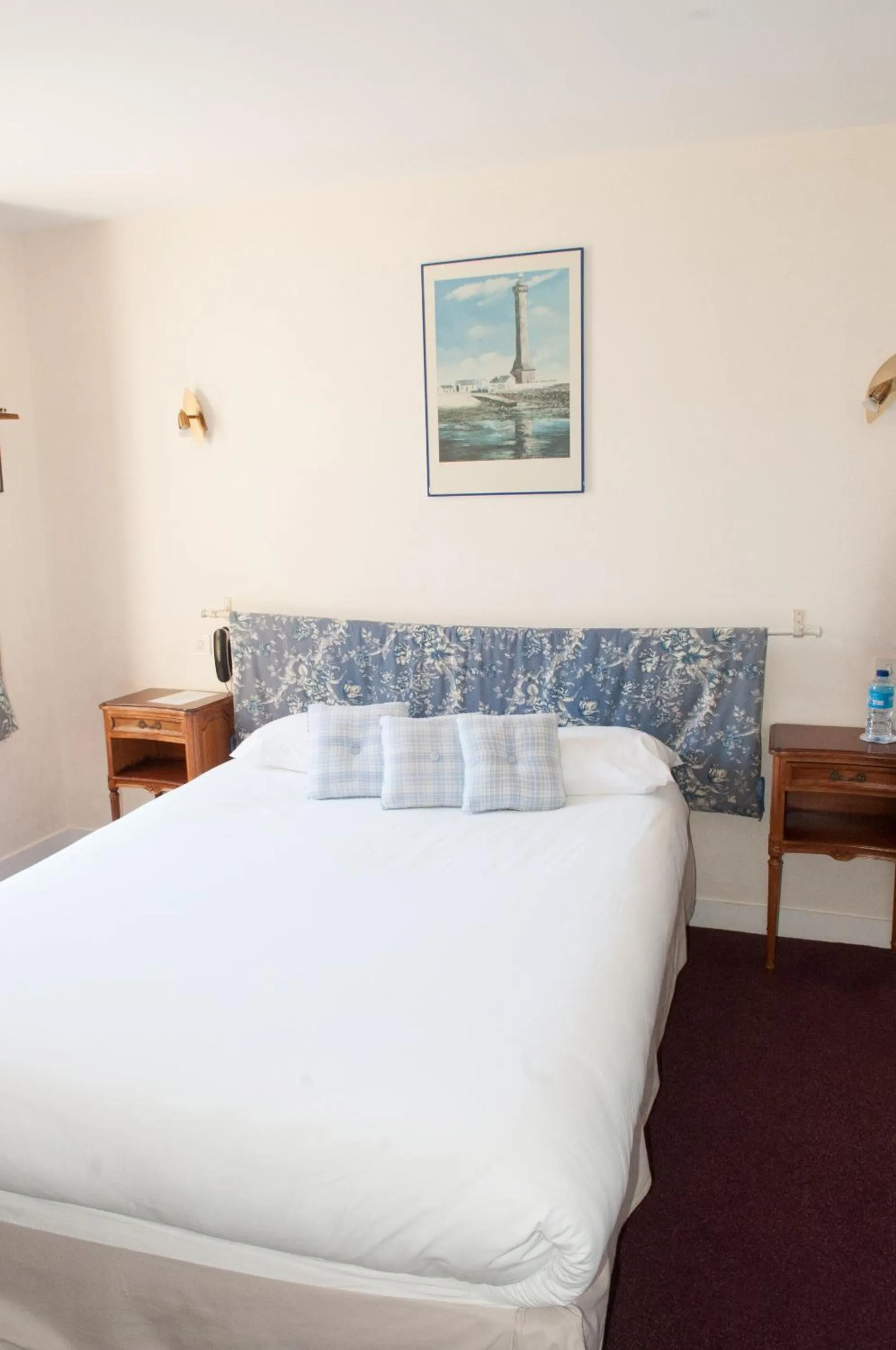 Bedroom, Bed in CITOTEL La Chaumière Roz-Aven