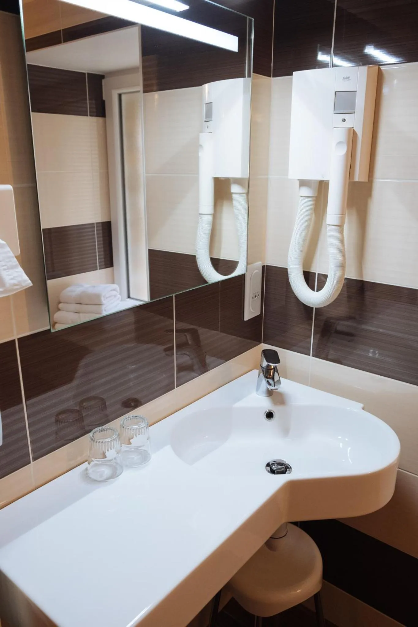 Bathroom in CITOTEL La Chaumière Roz-Aven