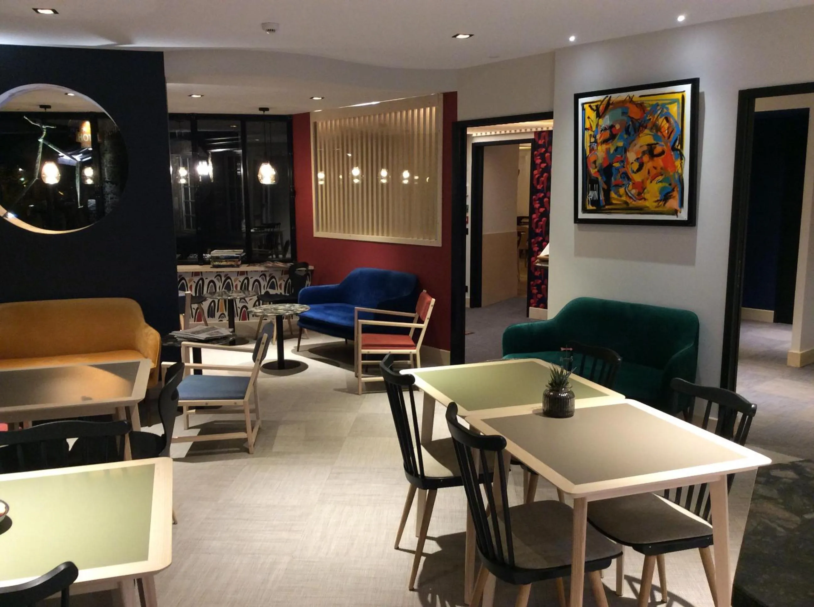 Lounge or bar in CITOTEL La Chaumière Roz-Aven