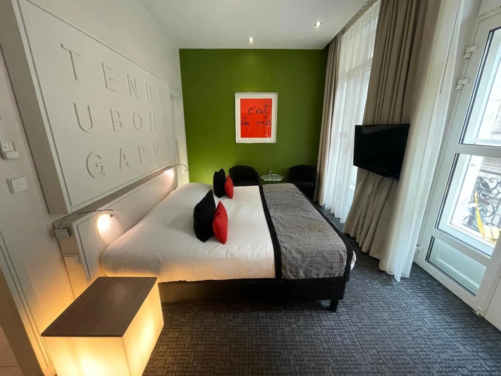 Photo of the whole room, Bed in Hôtel Gutenberg