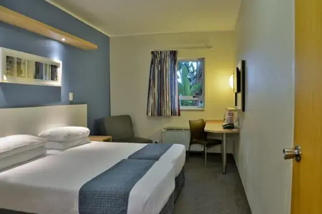 Double or Twin Room in RoadLodge Cape Town International Airport -Booked Easy Double or Twin Room in RoadLodge Cape Town International Airport -Booked Easy