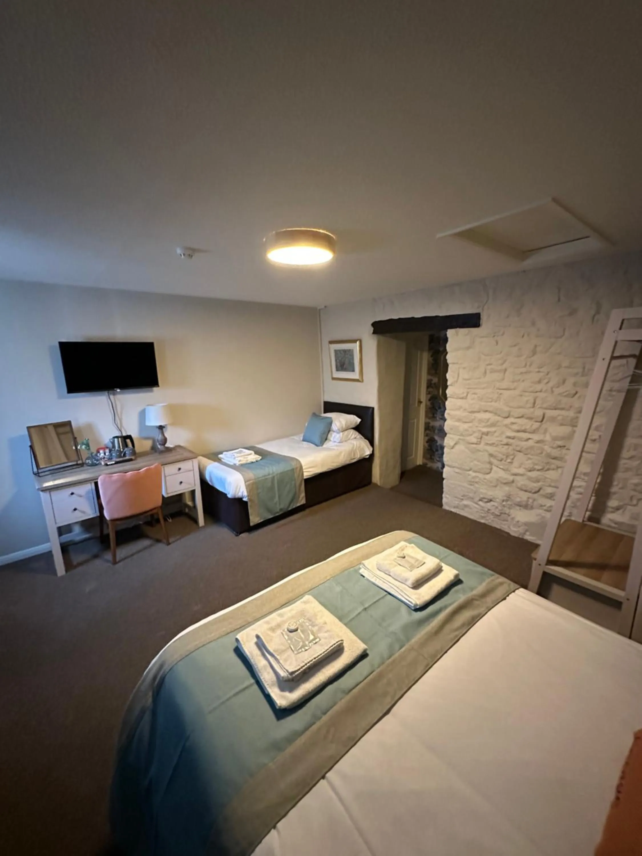 Bed in Old George Hotel