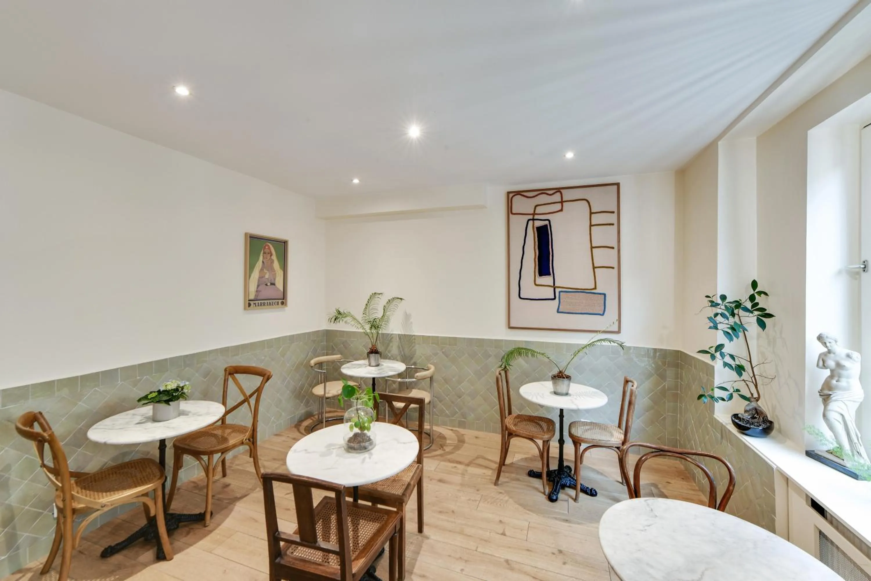 Breakfast in Louisa Hotel Paris