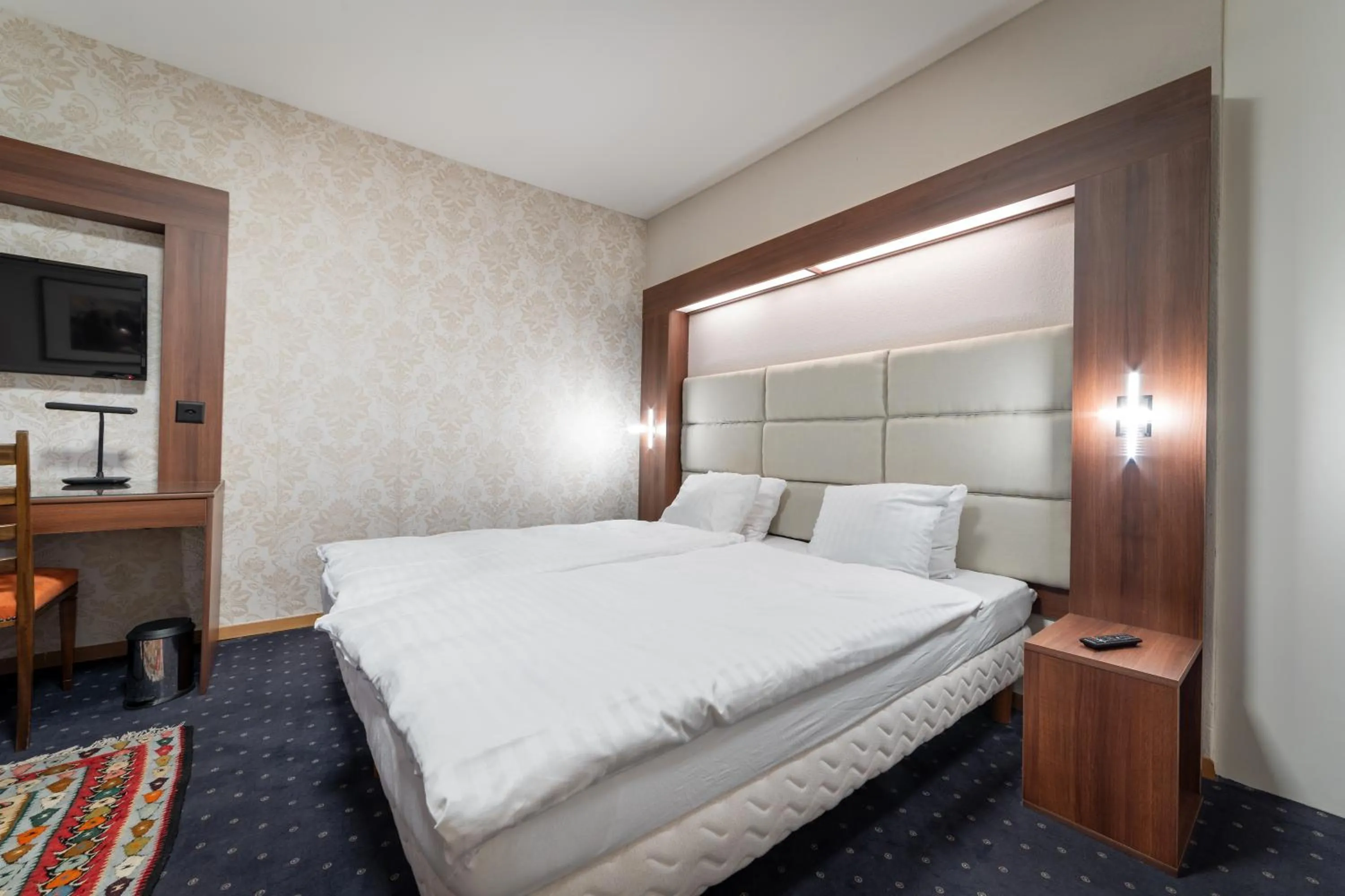 Bed in Hotel Restaurant Kutchi