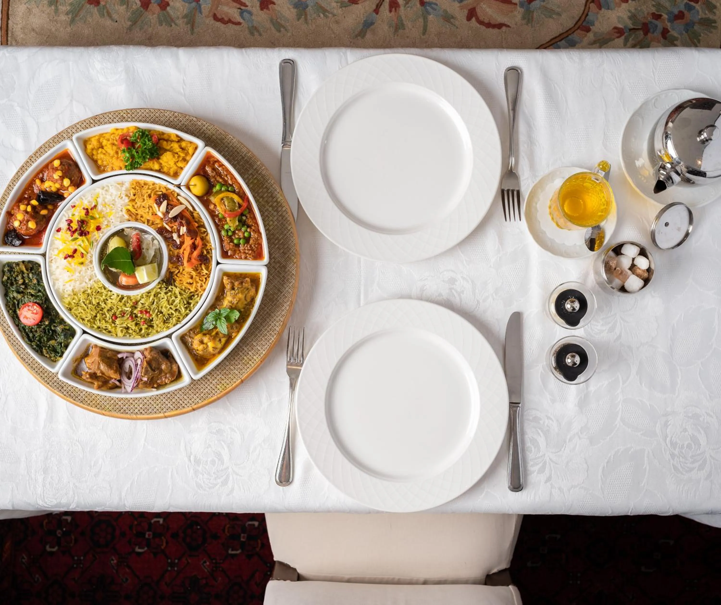 Restaurant/places to eat in Hotel Restaurant Kutchi