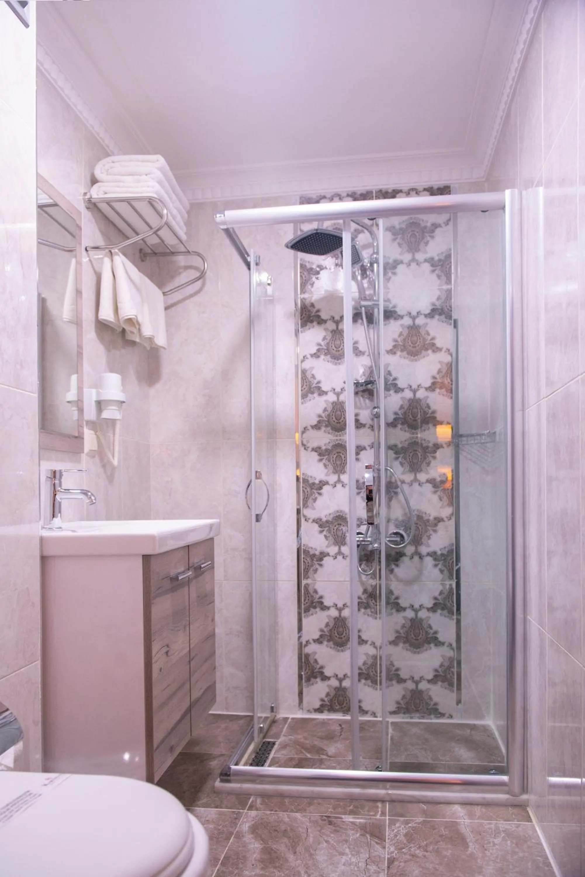 Bathroom in KARAMANS SİRKECİ SUİTES HOTEL