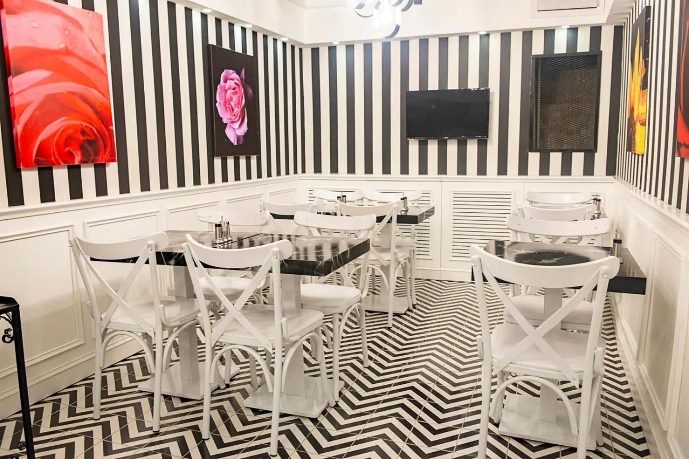 Restaurant/places to eat in KARAMANS SİRKECİ SUİTES HOTEL