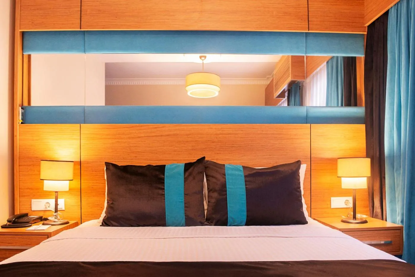 Bed in KARAMANS SİRKECİ SUİTES HOTEL