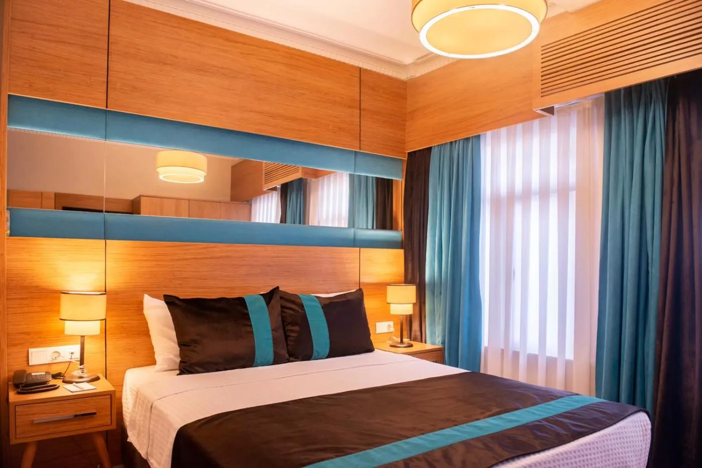 Bed in KARAMANS SİRKECİ SUİTES HOTEL