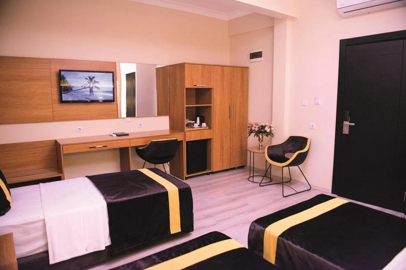 Bed in KARAMANS SİRKECİ SUİTES HOTEL