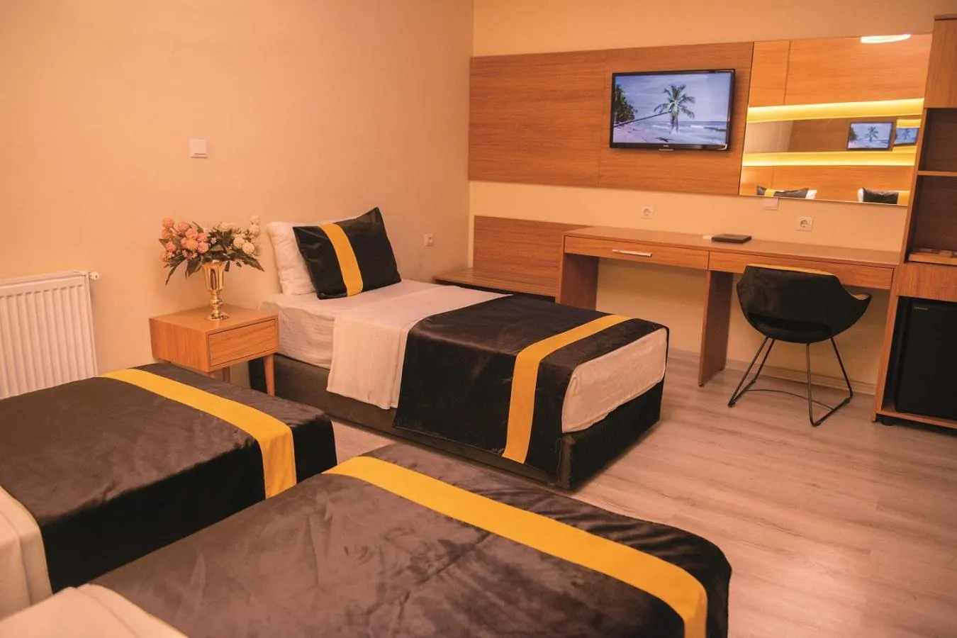 Bed in KARAMANS SİRKECİ SUİTES HOTEL