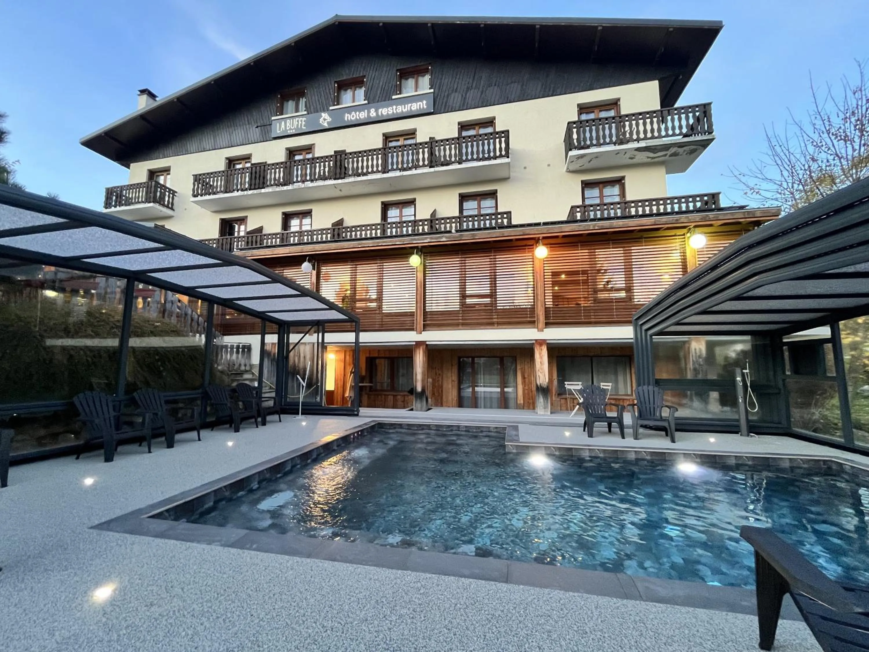 Property building in Hôtel Restaurant La Buffe