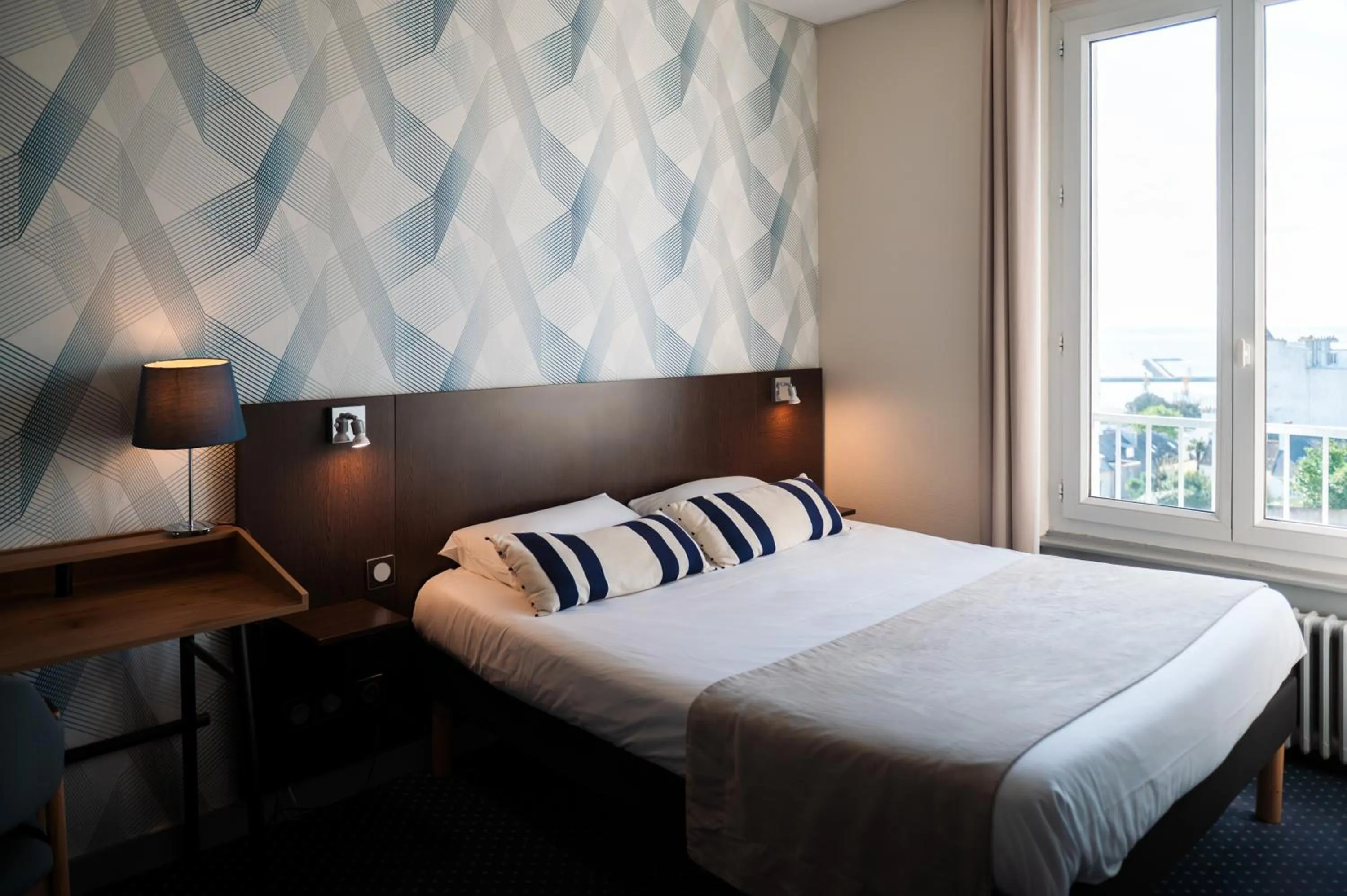 Photo of the whole room, Bed in Hôtel Bellevue