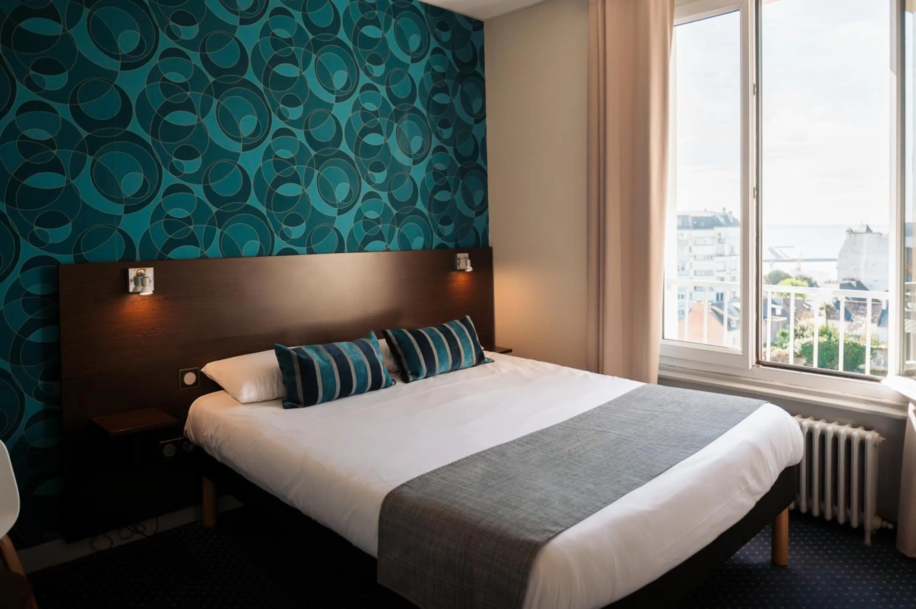 Photo of the whole room, Bed in Hôtel Bellevue