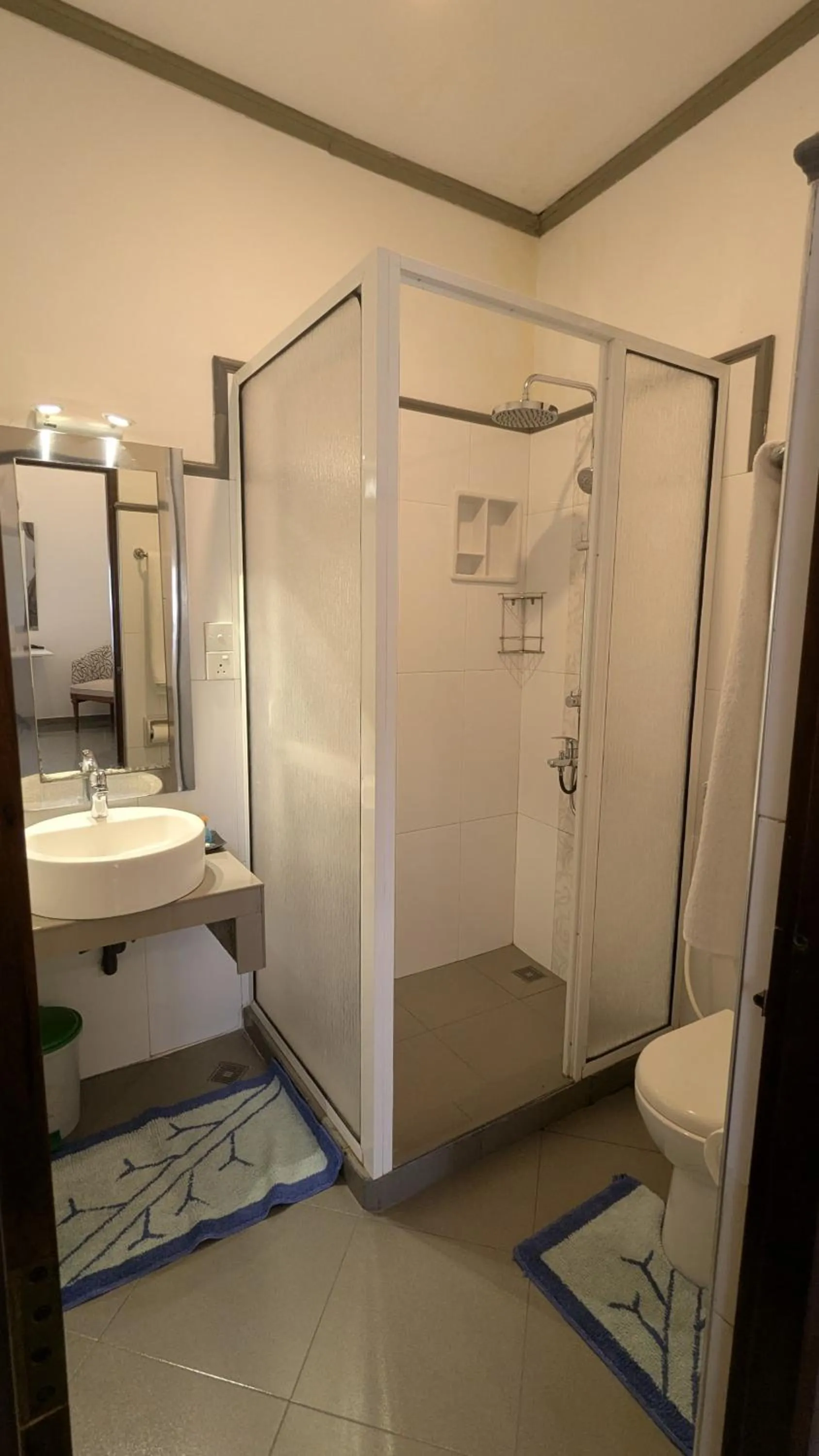 Shower in Suriya Arana