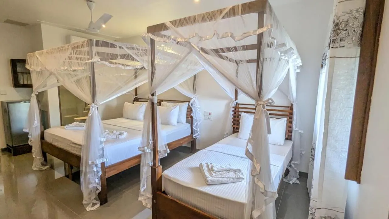 Property building, Bed in Suriya Arana