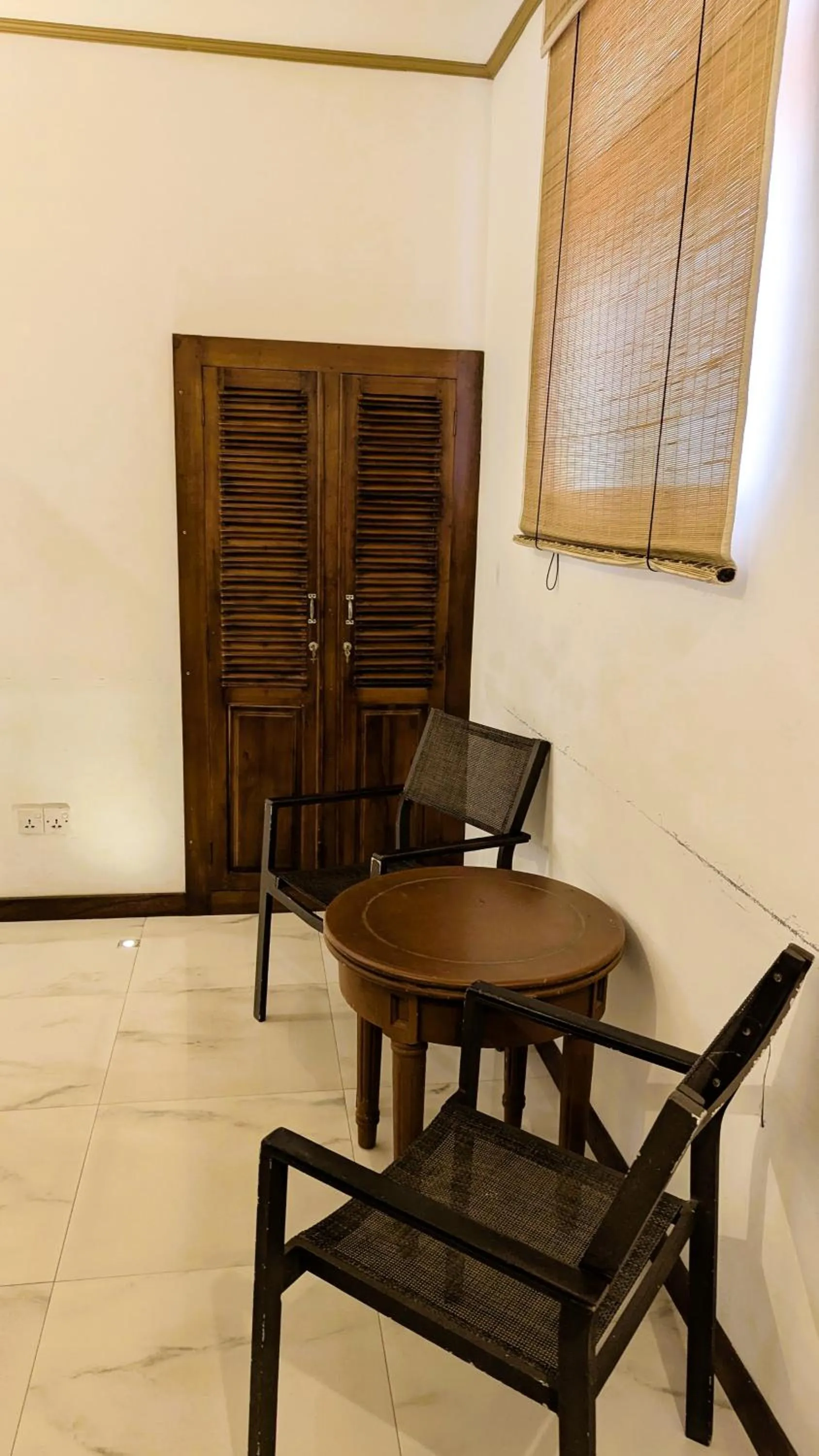 Restaurant/places to eat in Suriya Arana