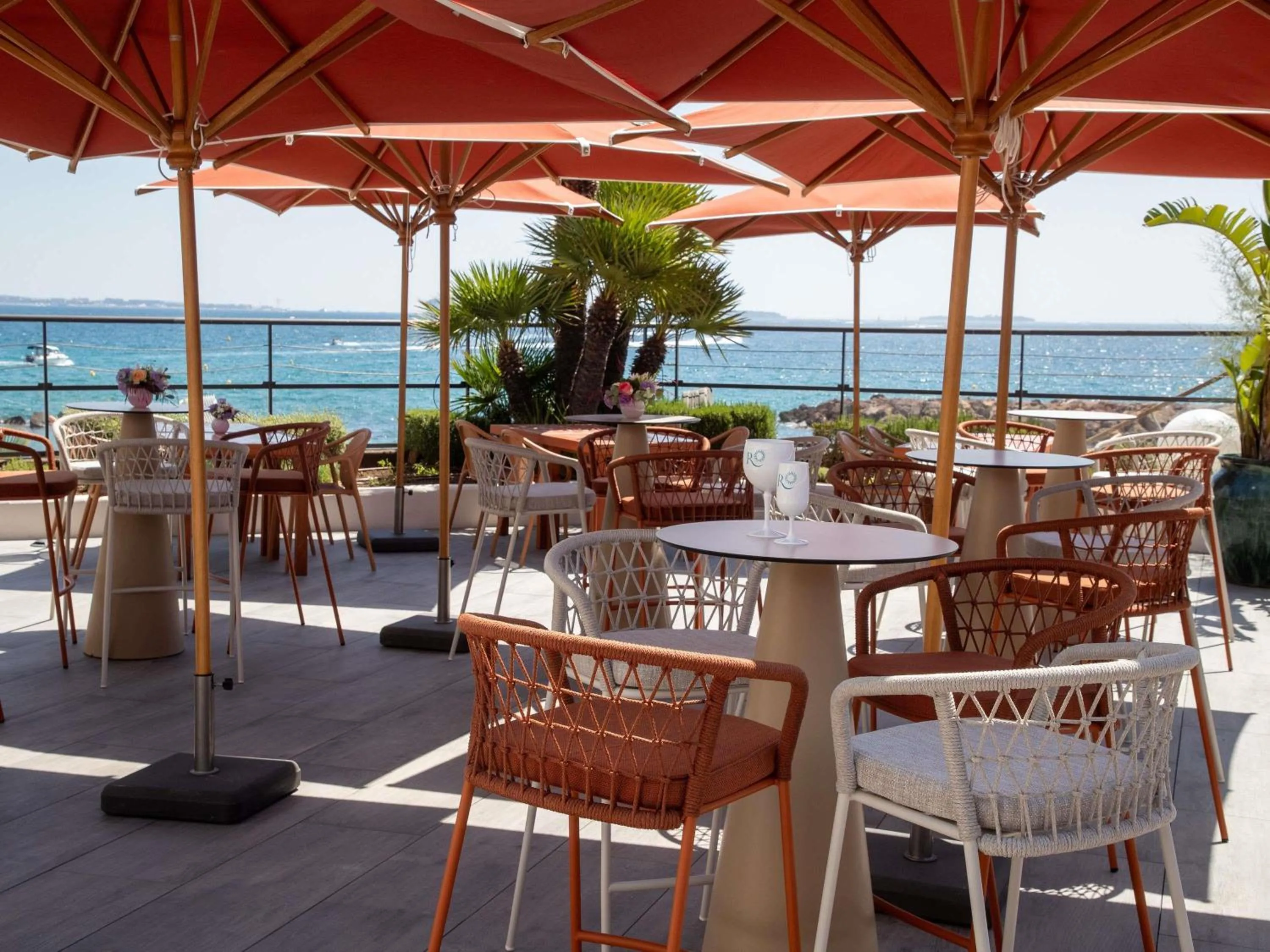 Lounge or bar in Pullman Cannes Mandelieu