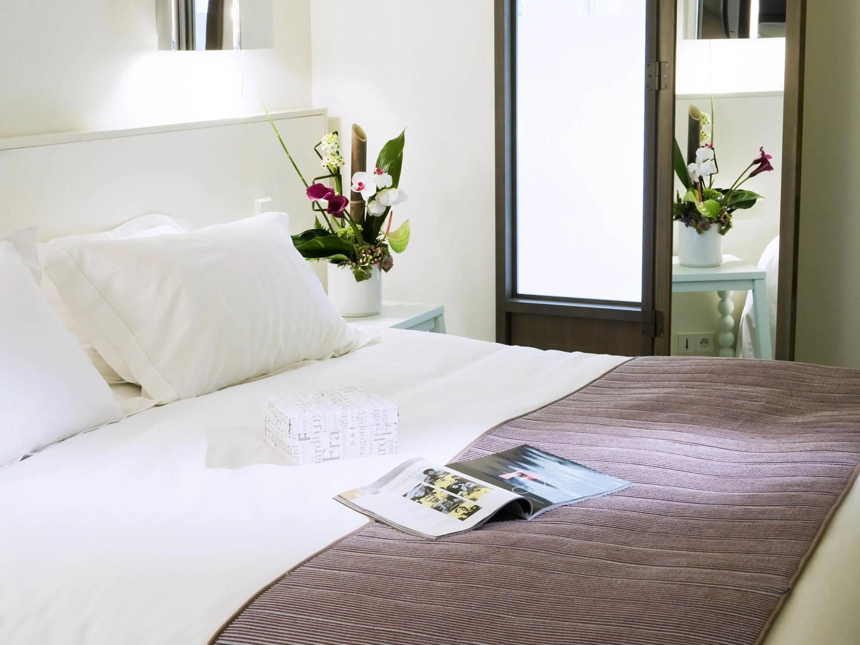 Bedroom, Bed in Pullman Cannes Mandelieu