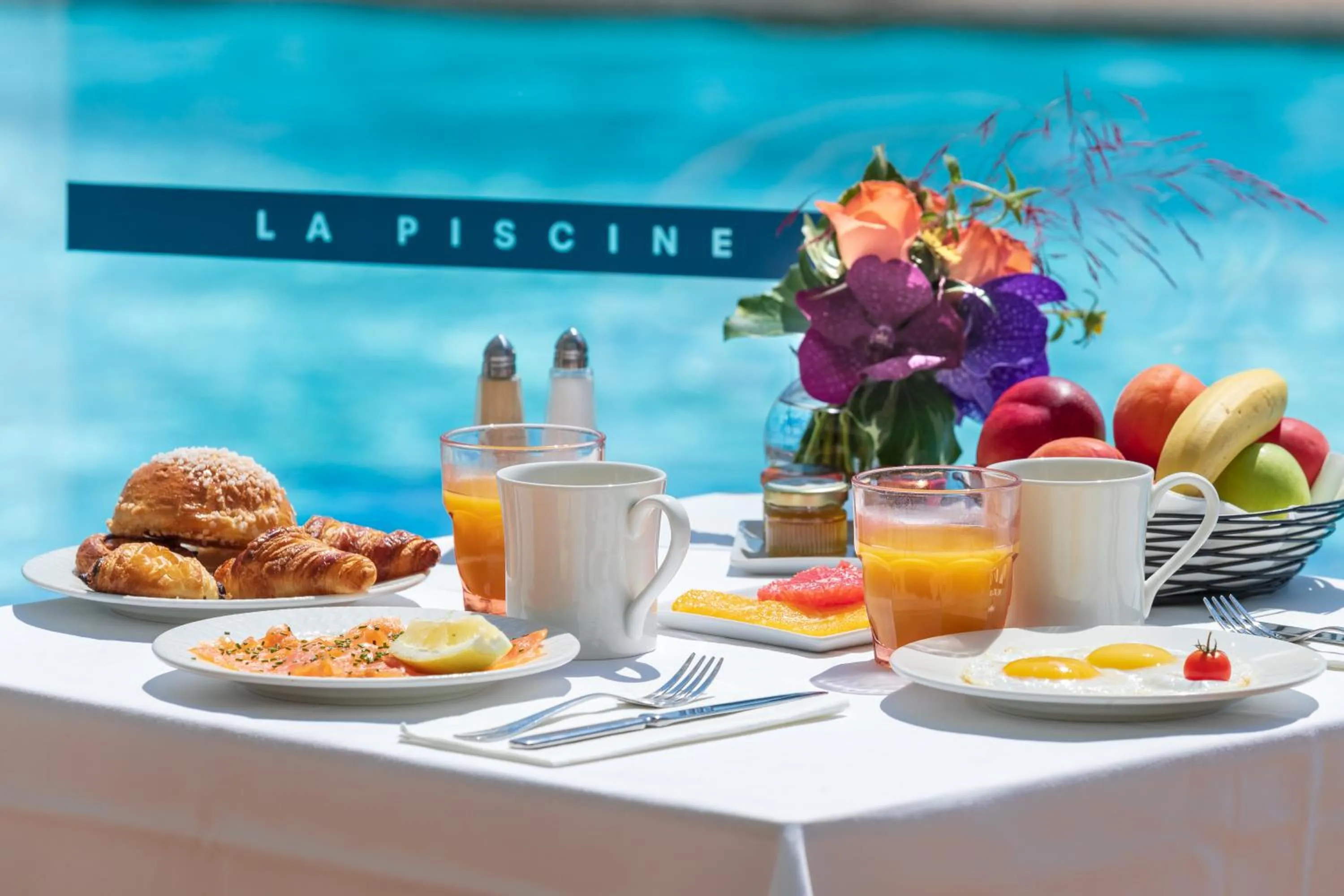 Food and drinks in Pullman Cannes Mandelieu