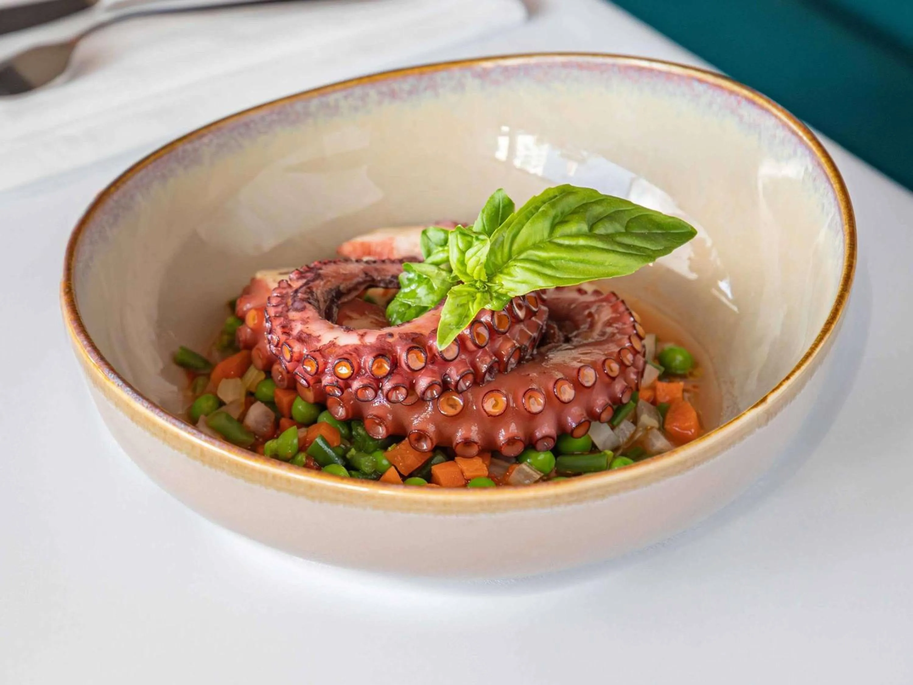 Restaurant/places to eat in Pullman Cannes Mandelieu