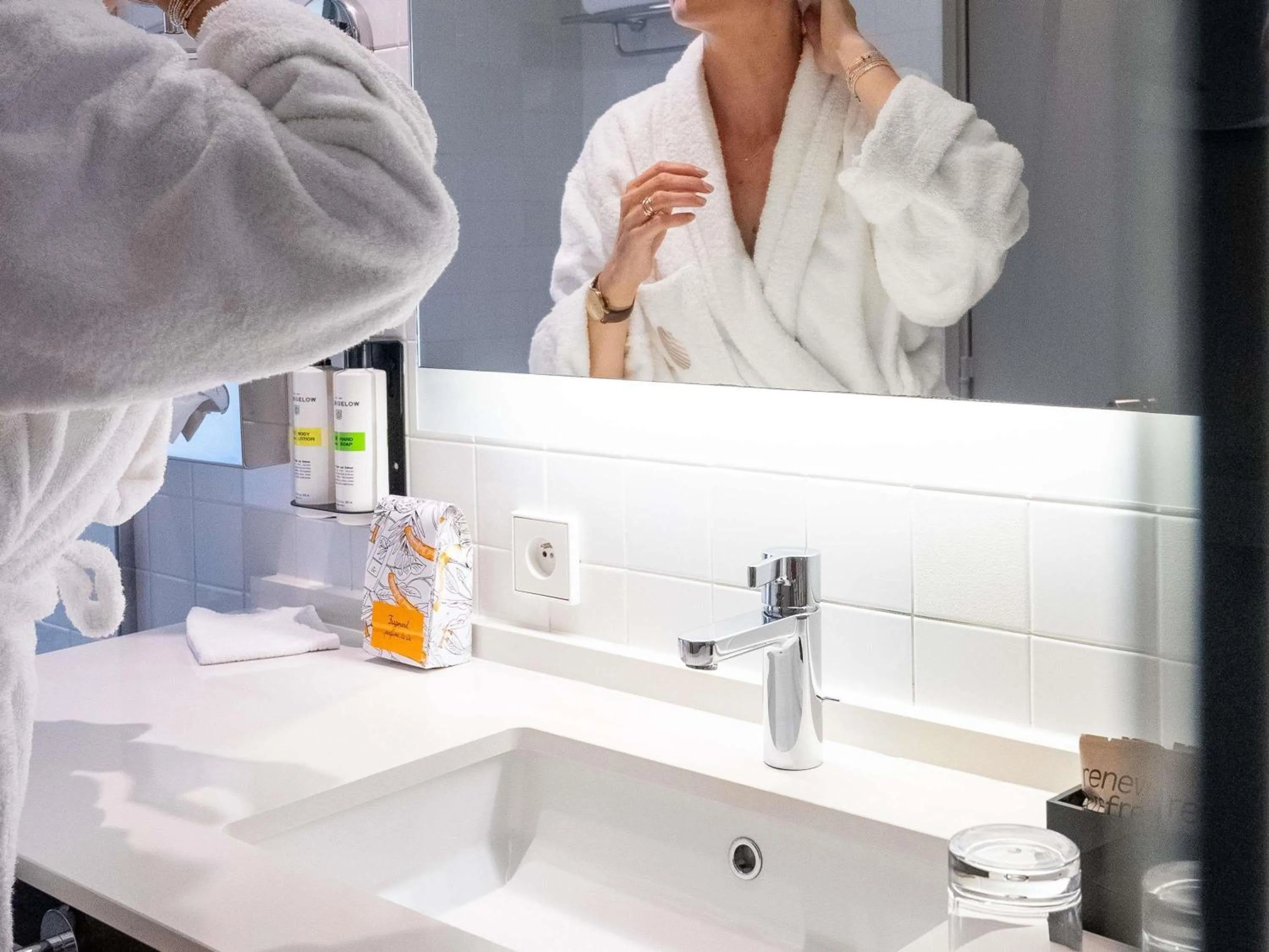 Bedroom in Pullman Cannes Mandelieu