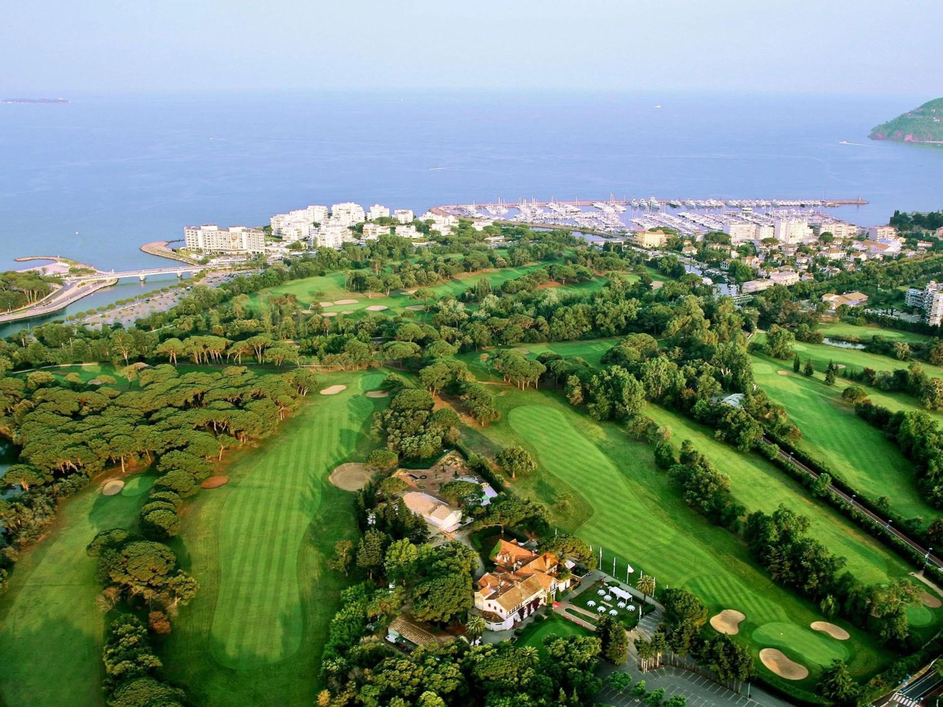Golfcourse in Pullman Cannes Mandelieu