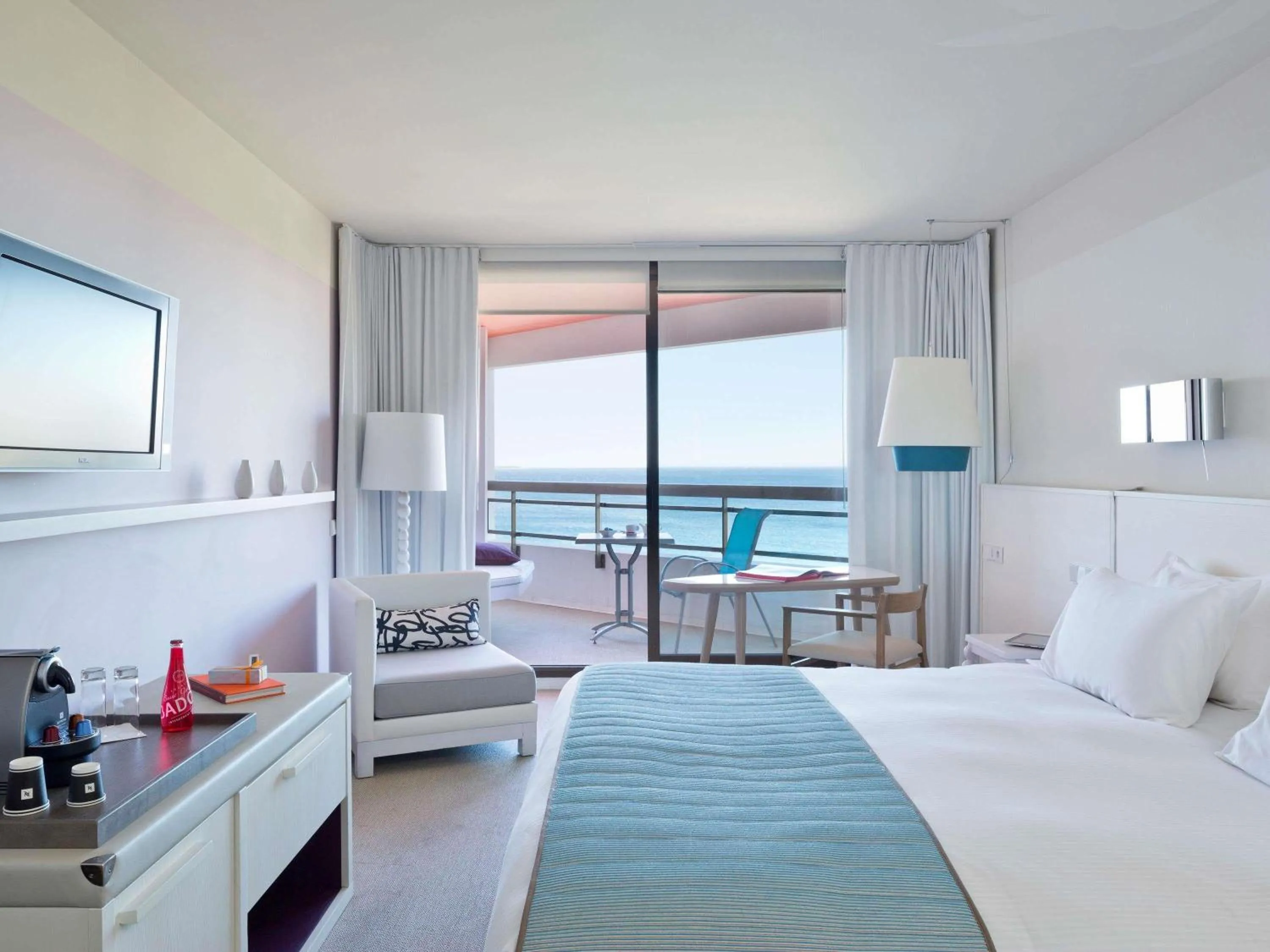 Bedroom, Bed in Pullman Cannes Mandelieu