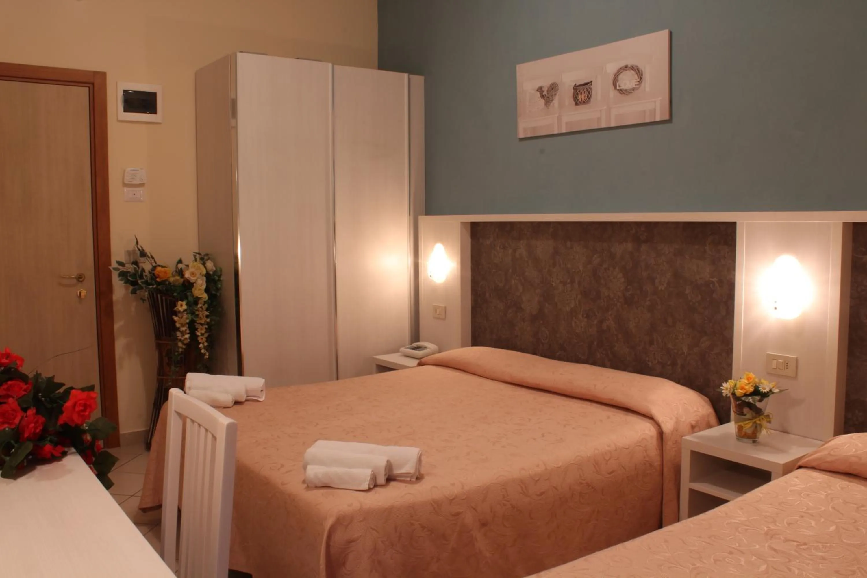 Bedroom, Bed in Hotel Senyor