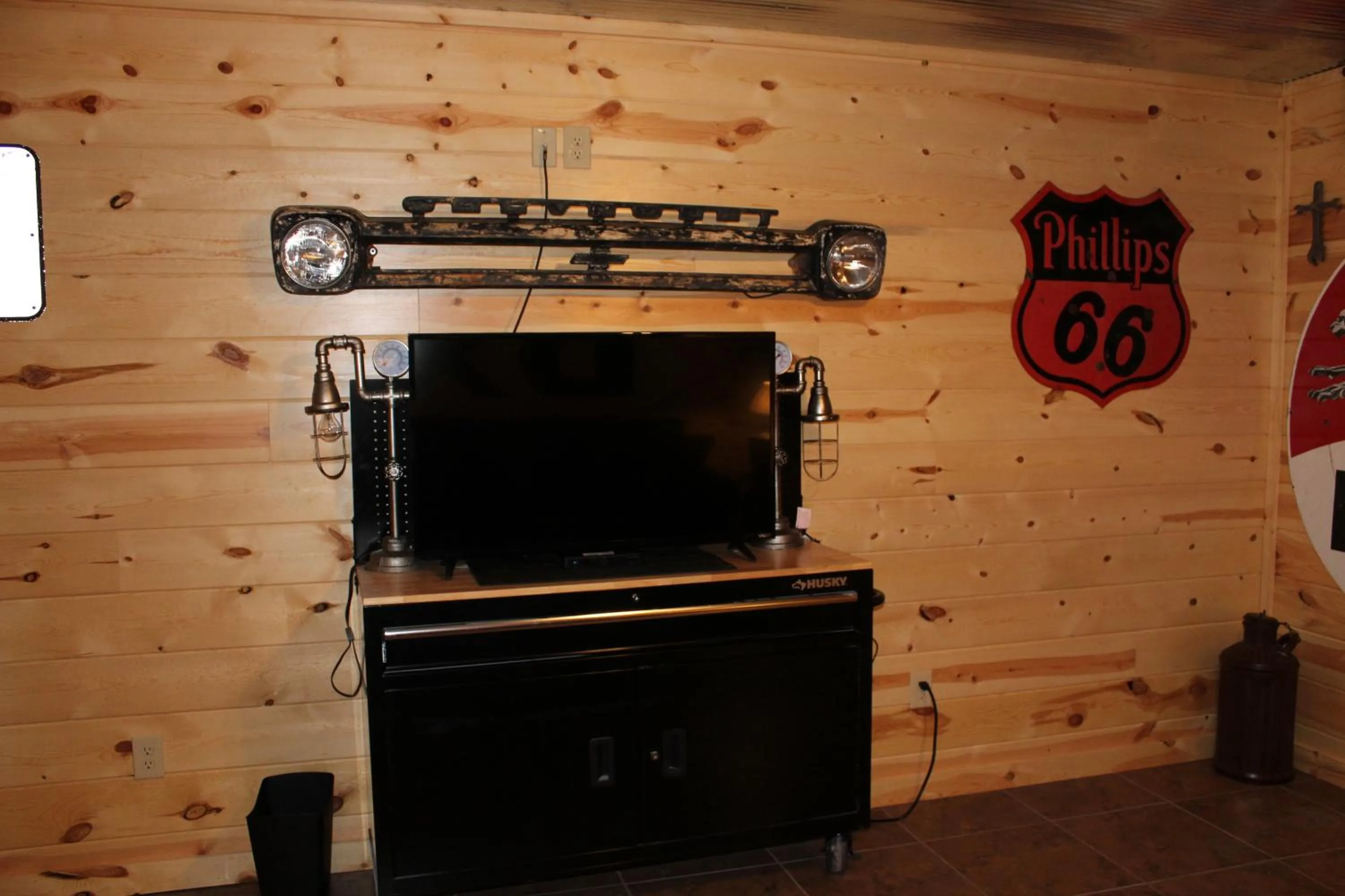 Samantha's Timber Inn