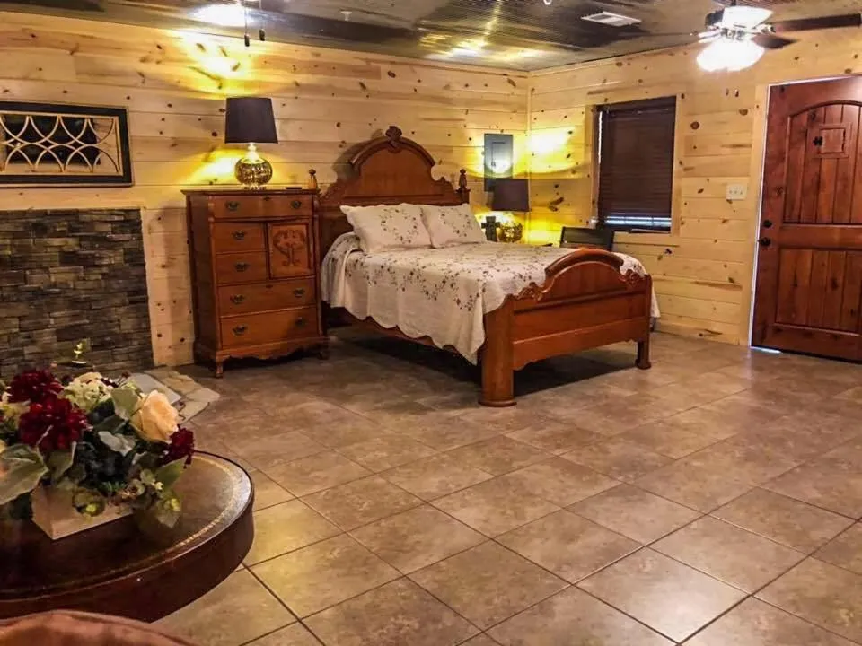 Samantha's Timber Inn