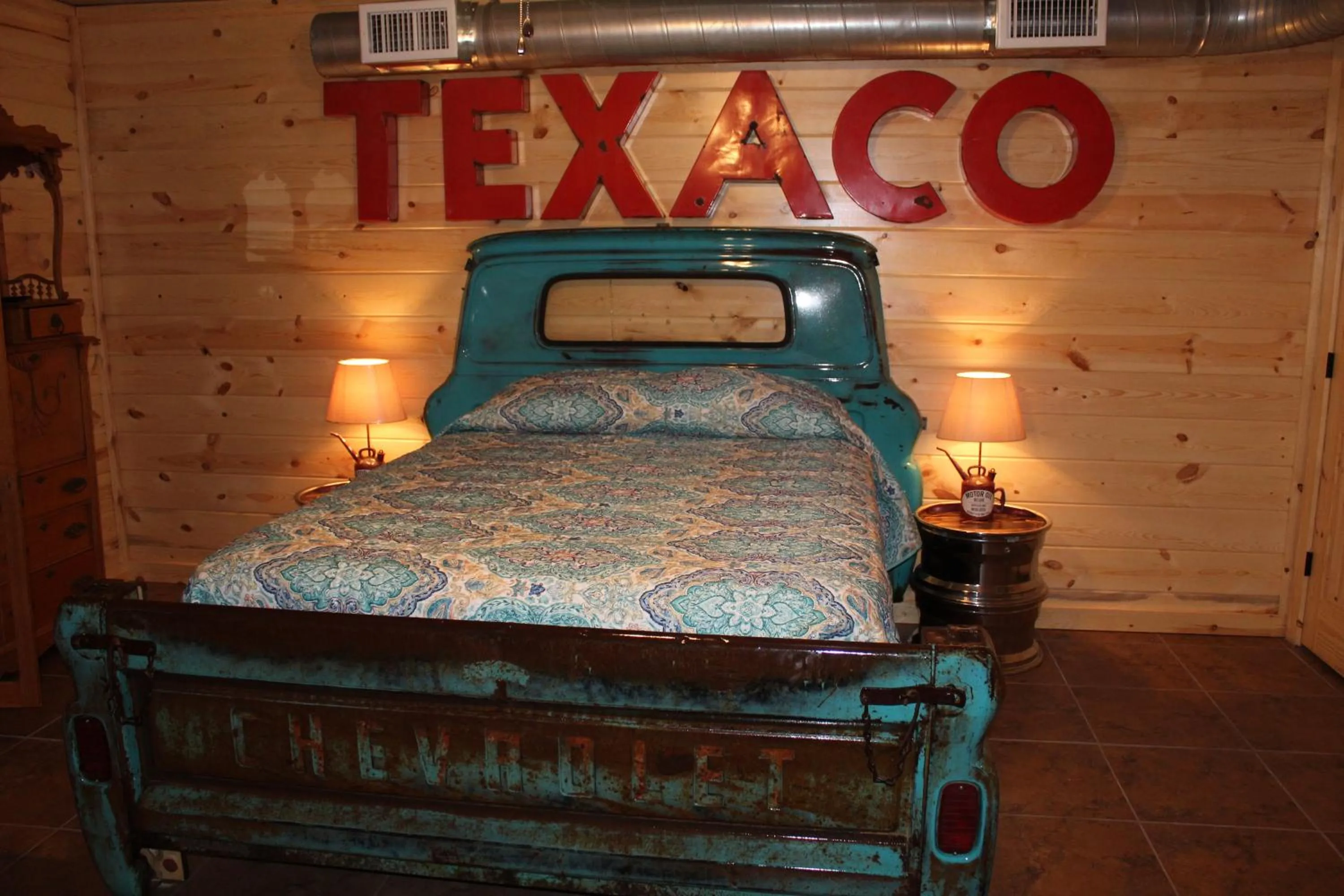 Samantha's Timber Inn