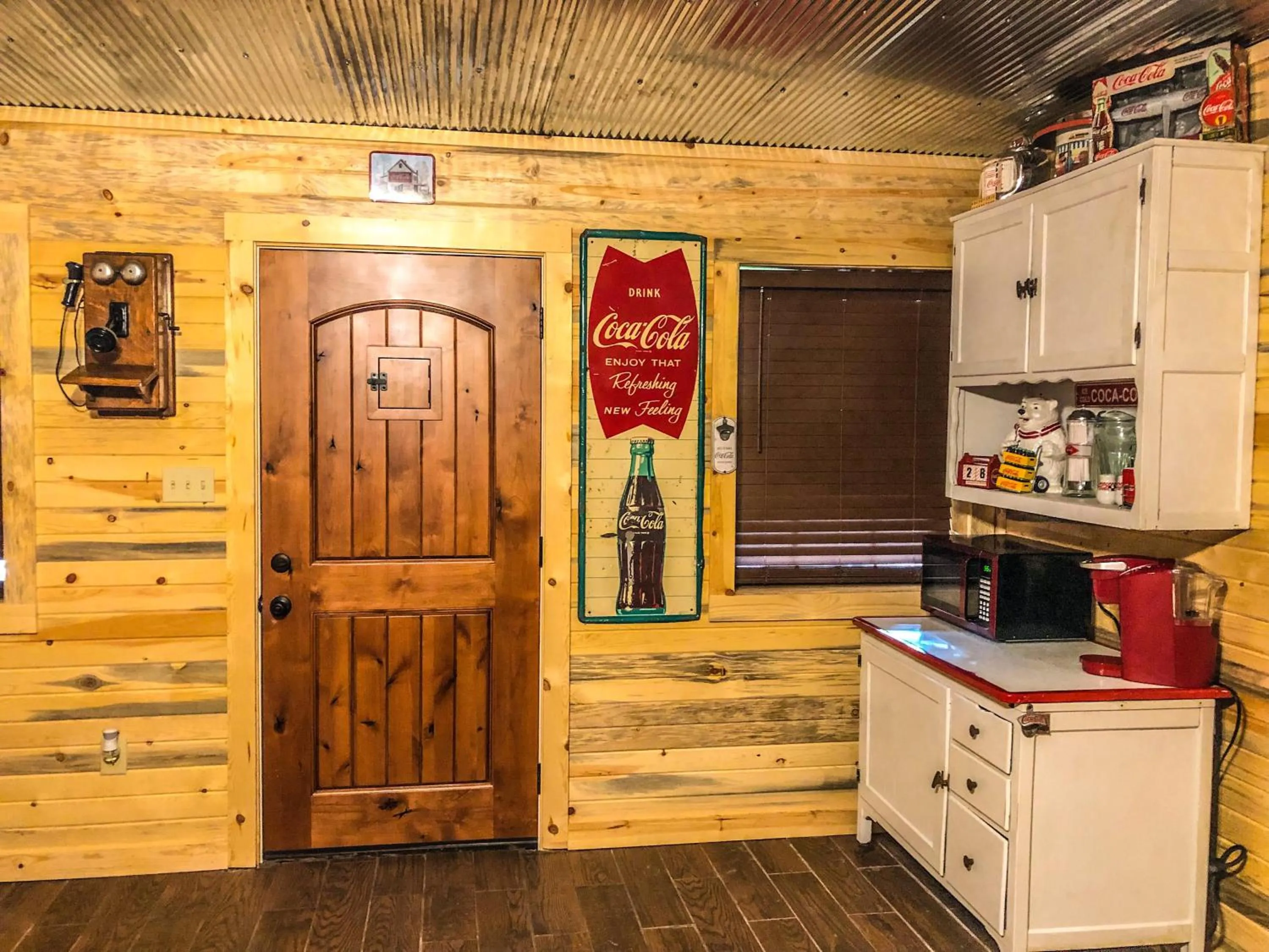 Samantha's Timber Inn