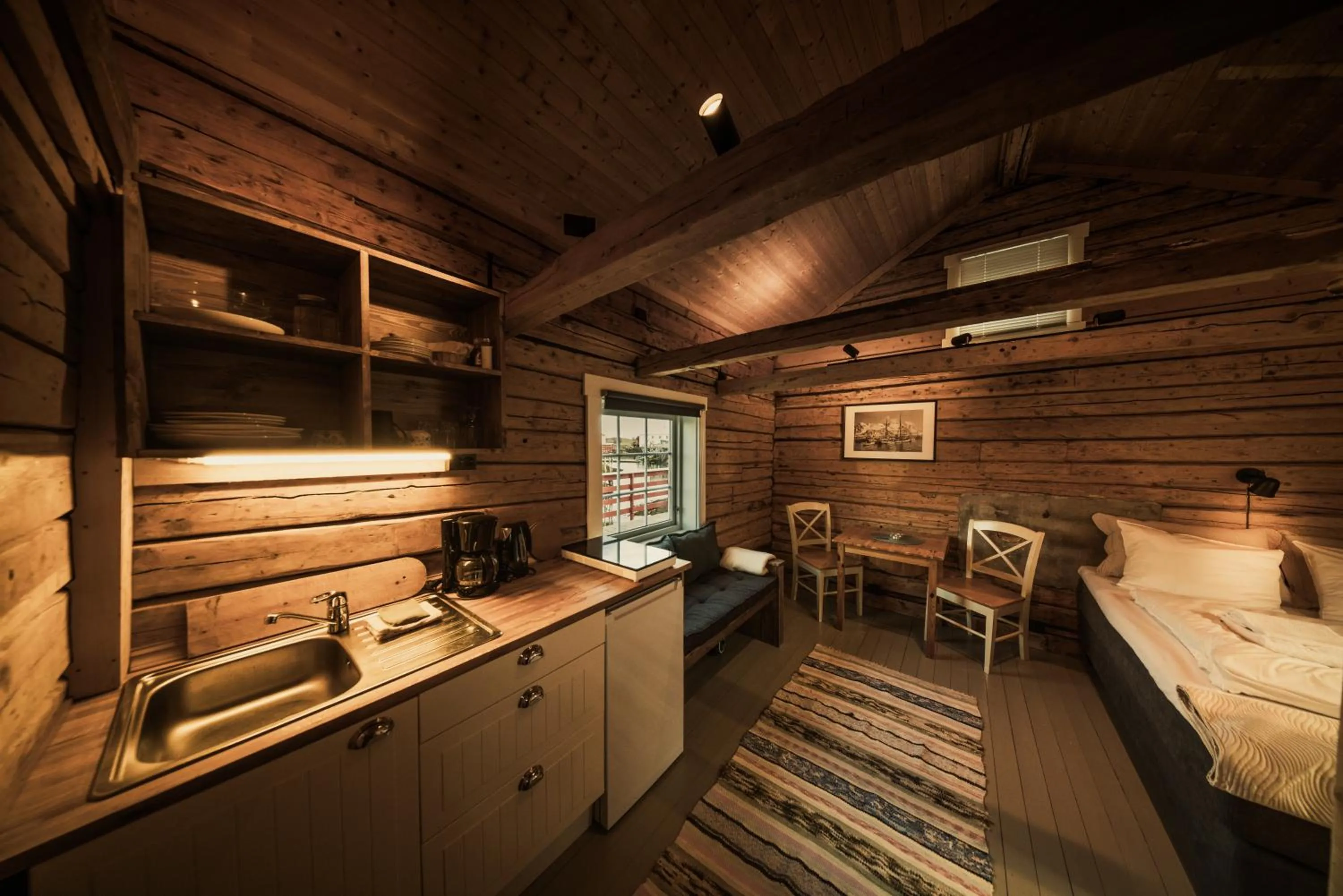 Kitchen or kitchenette in Henningsvær Rorbuer