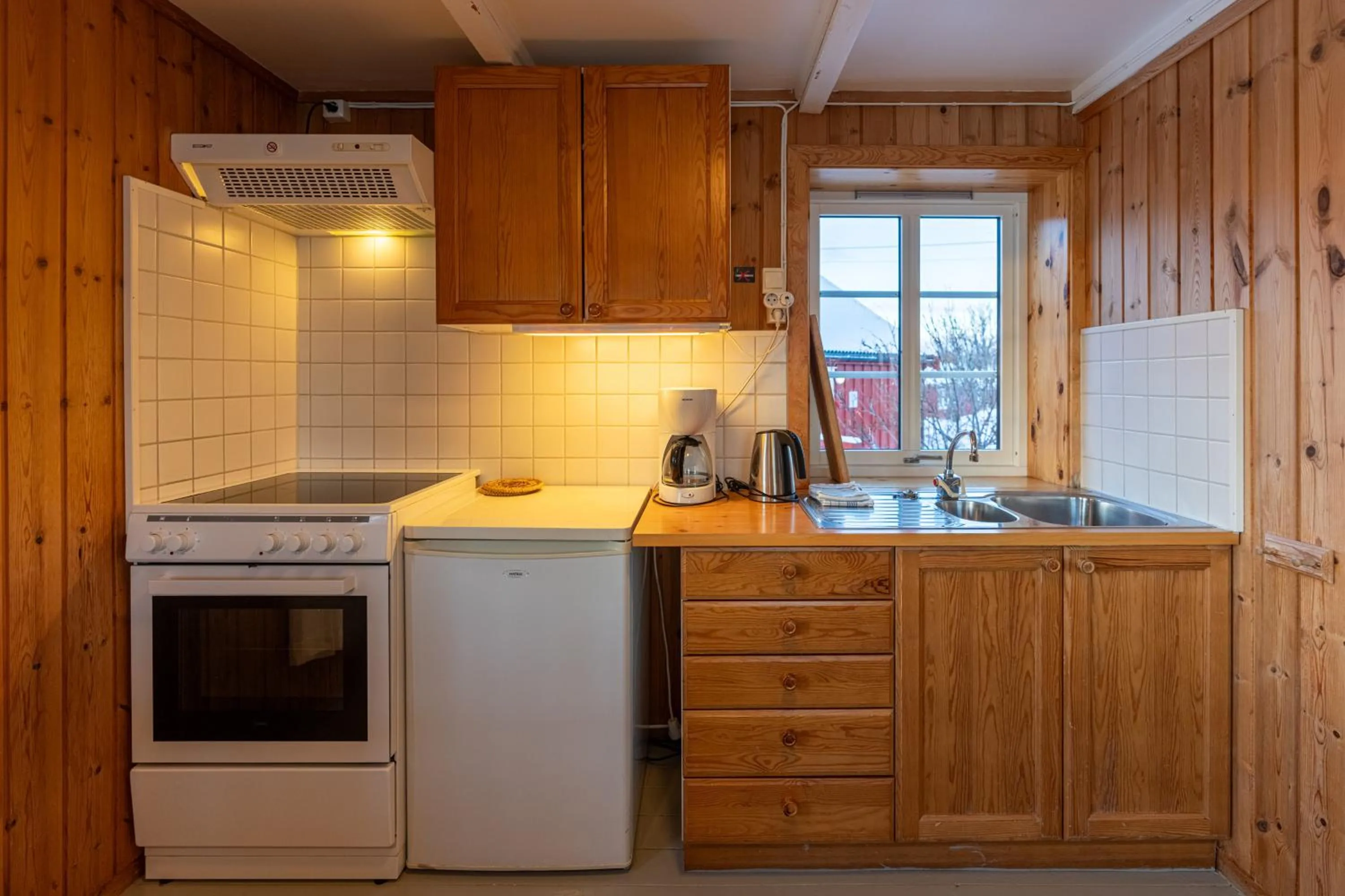 Kitchen or kitchenette in Henningsvær Rorbuer