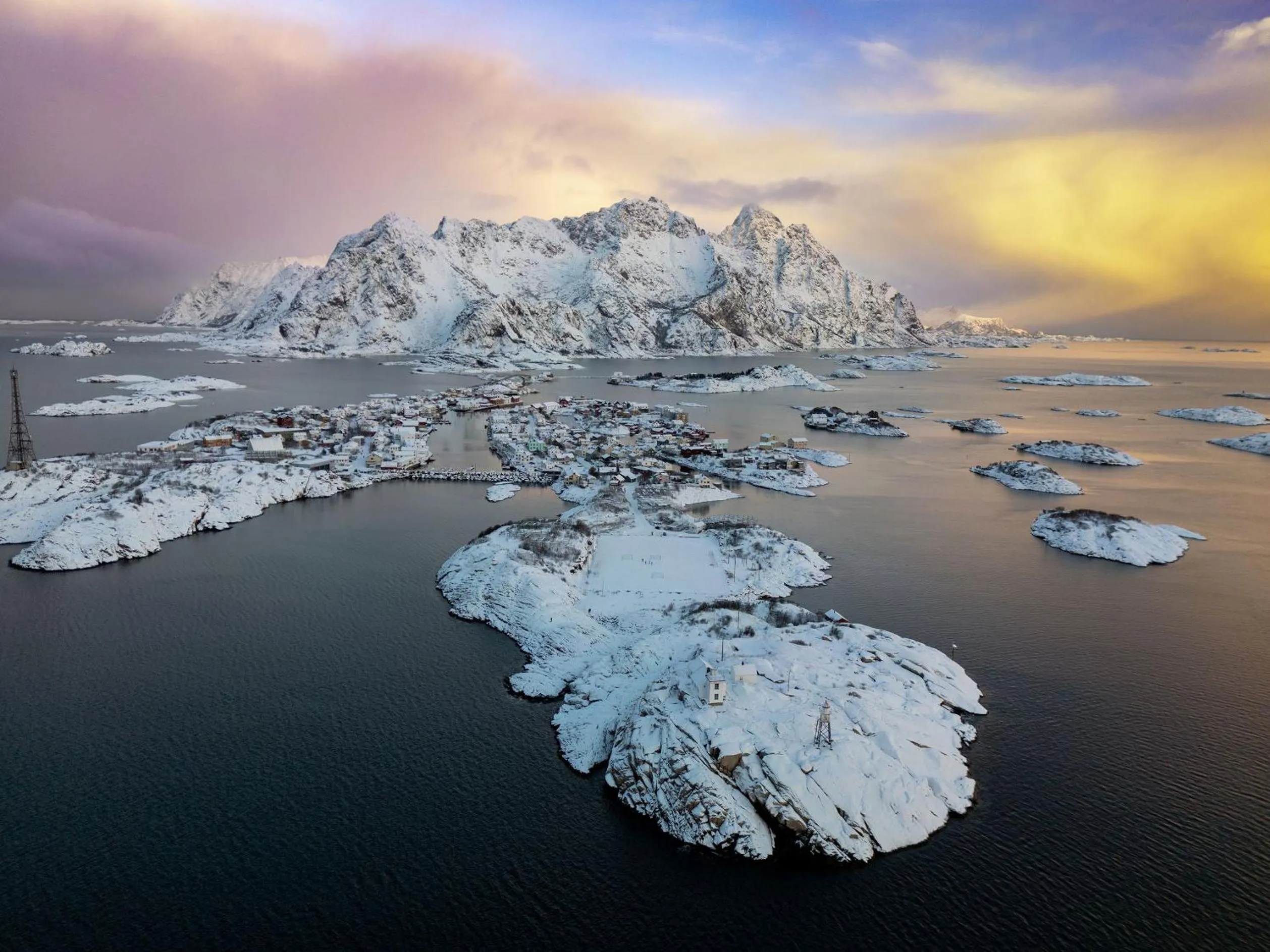 Neighbourhood in Henningsvær Rorbuer