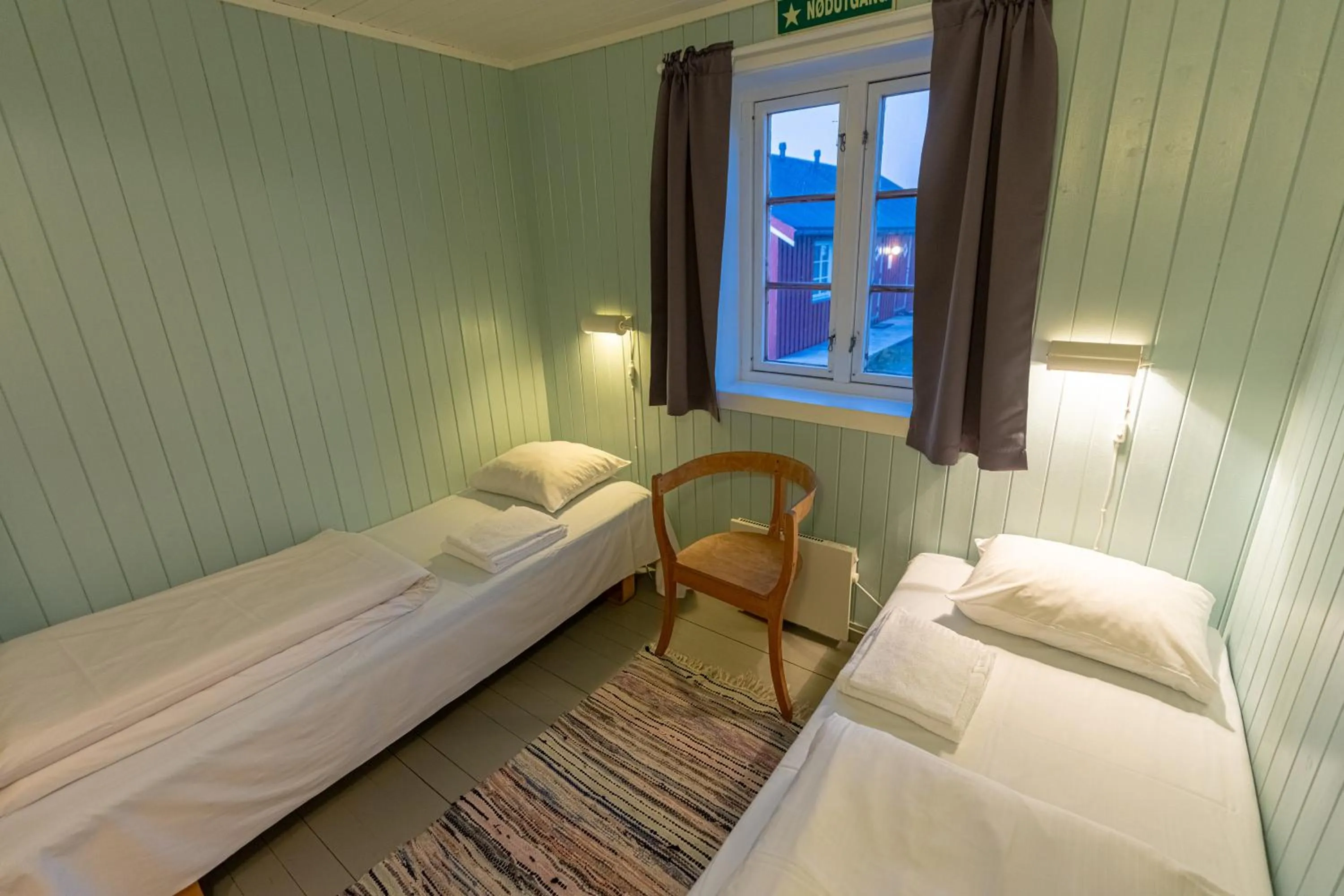 Bed in Henningsvær Rorbuer