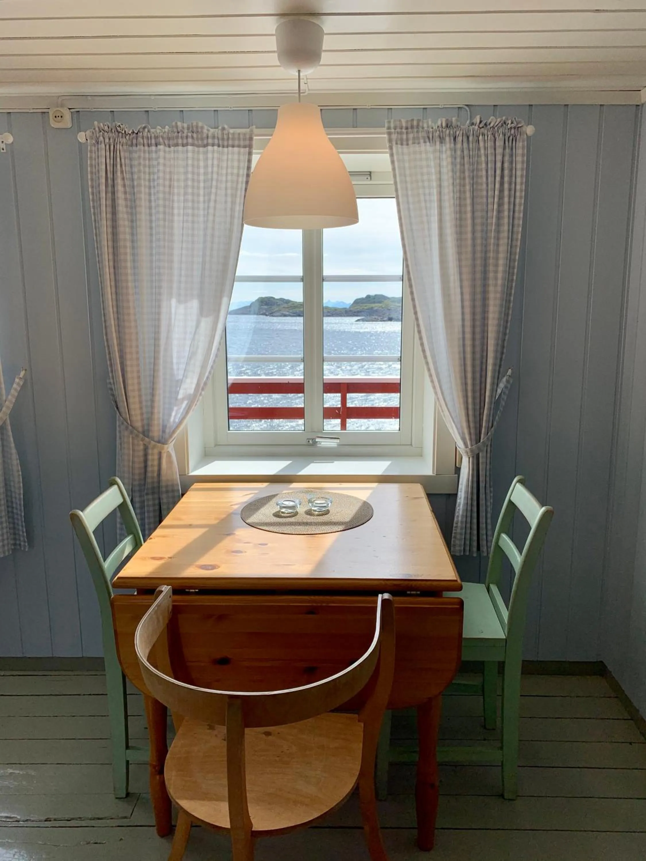 Seating area in Henningsvær Rorbuer