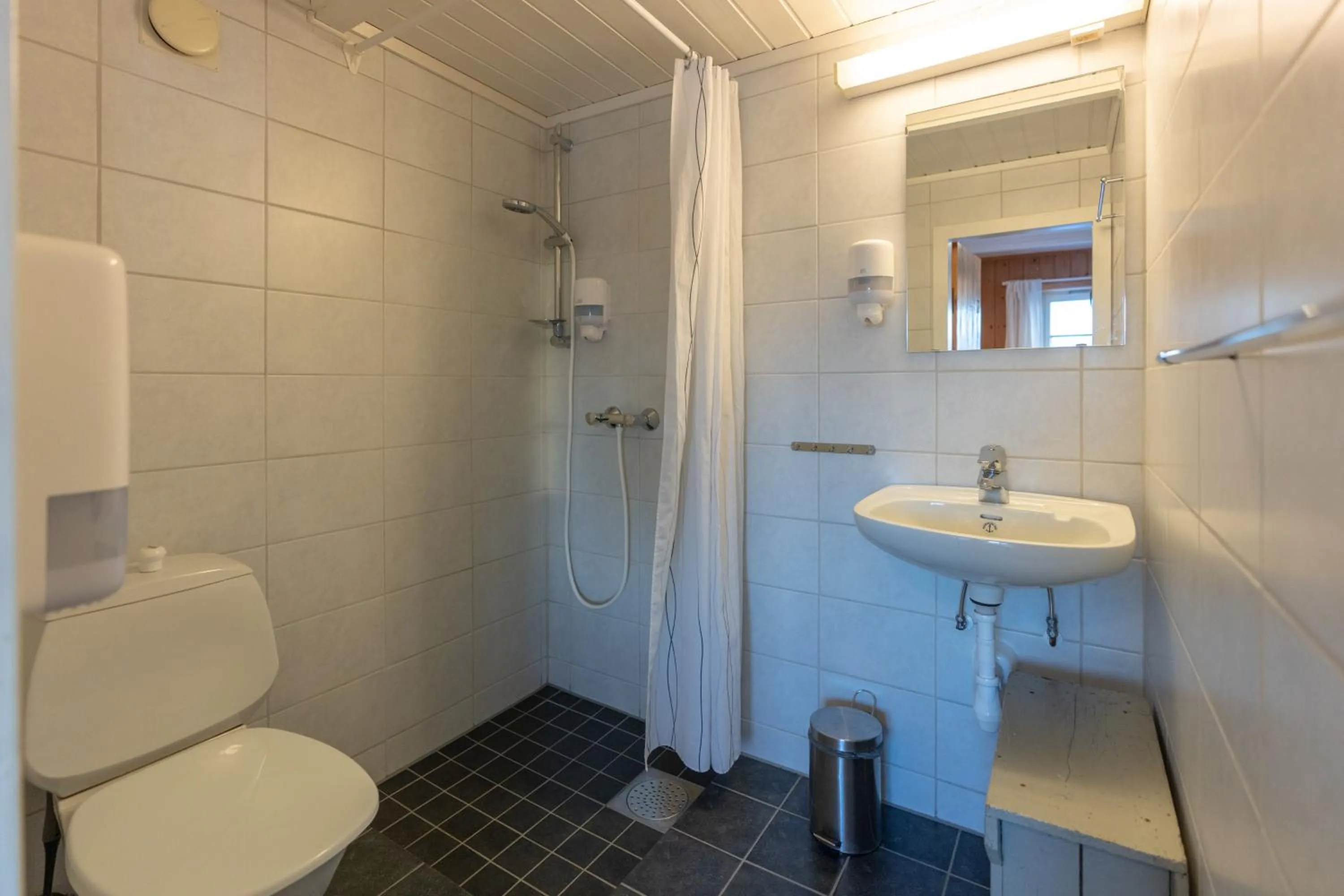 Shower in Henningsvær Rorbuer